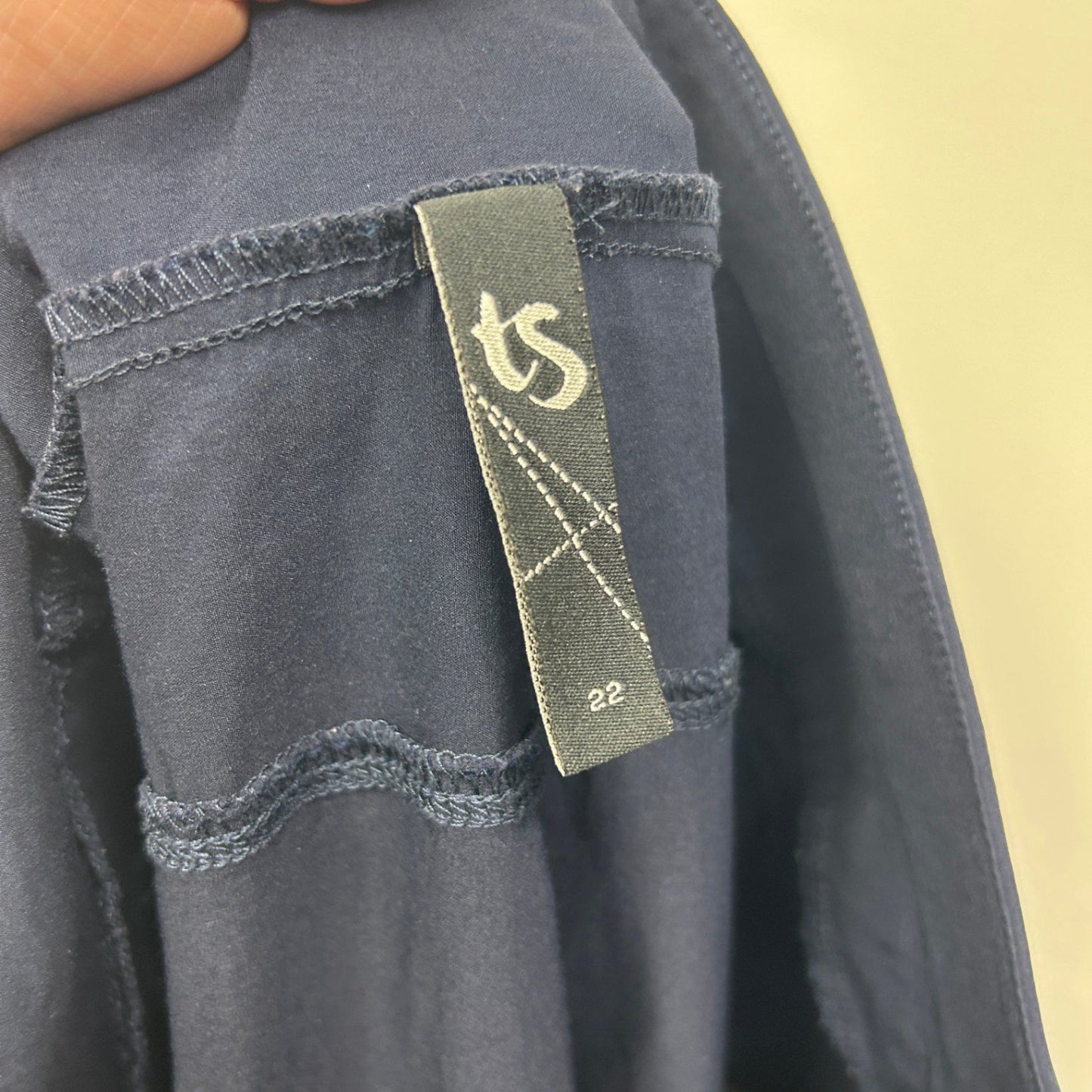 Taking Shape Pull On Cropped Pants Size 22 Navy