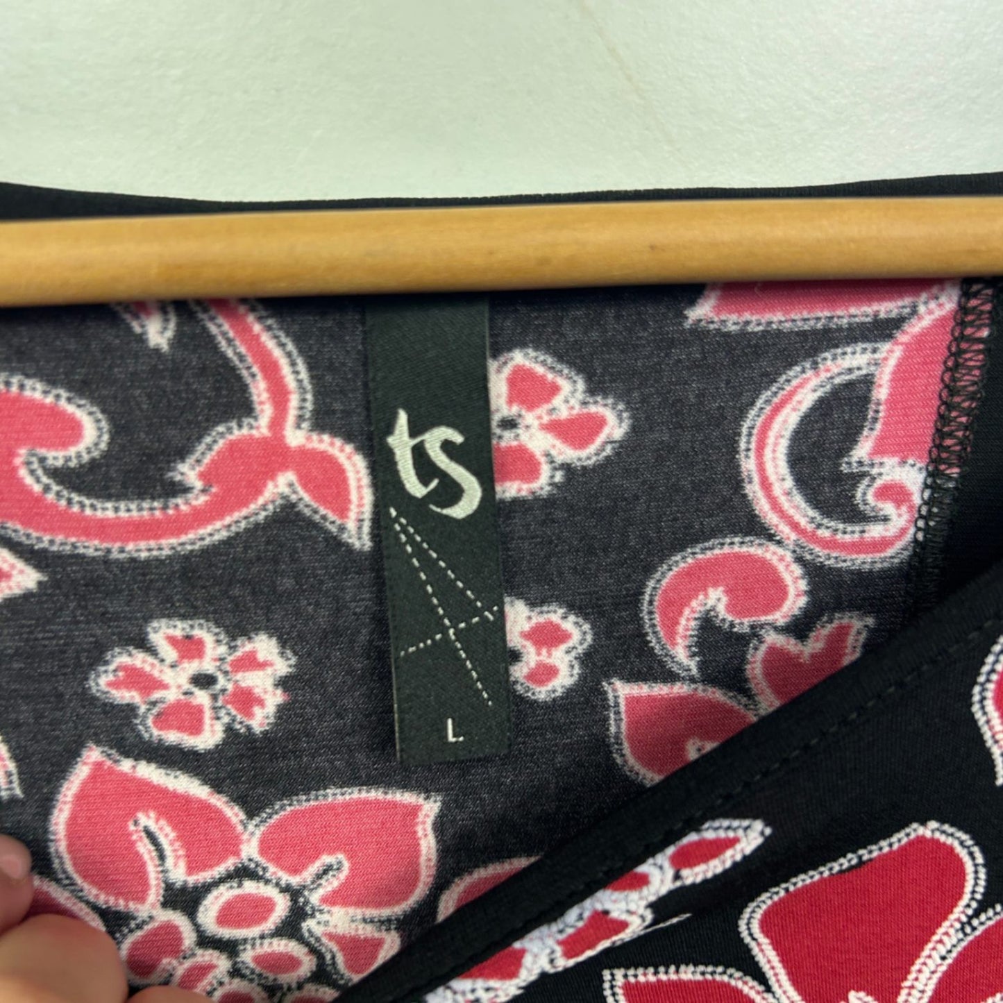 Taking Shape Tunic Top Size 20 Large Plus Floral Red Black