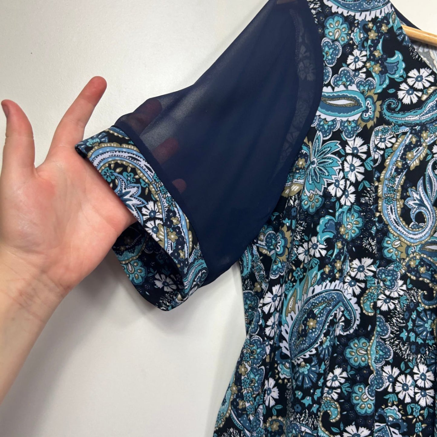 Nina Leonard Blue Paisley Print Short Sleeve Round Neck Top Size 16