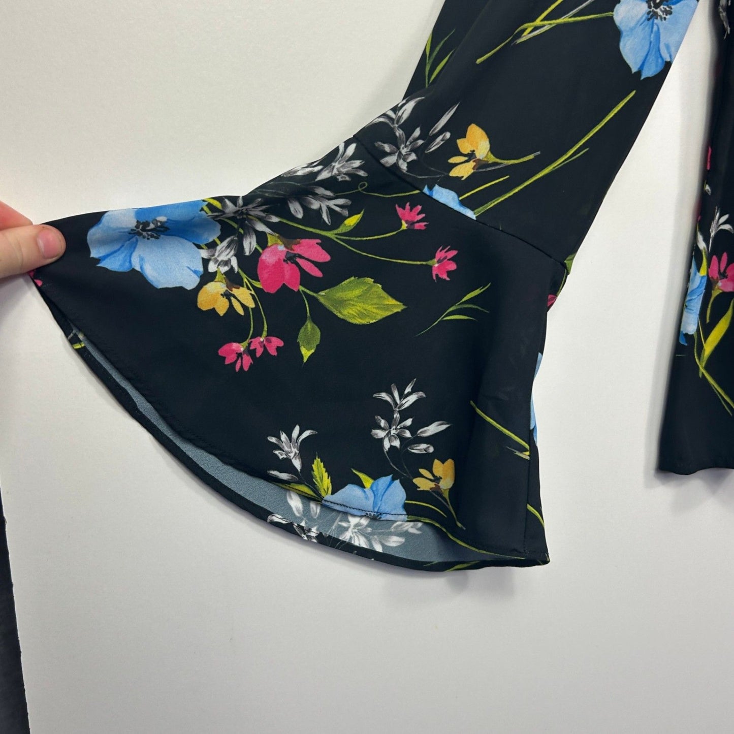 Review Black Floral Bell Sleeve Top Blouse Size 16