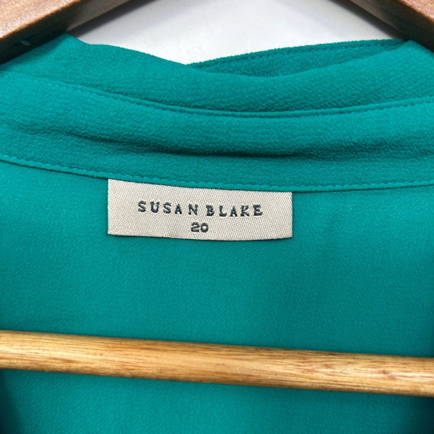 Susan Blake Button Up Green Long Sleeve Collared Beaded Shirt Blouse Size 20