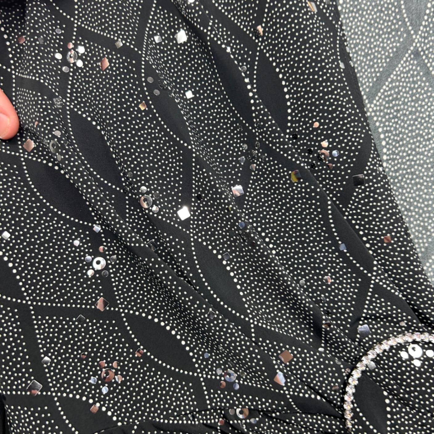 Dori Women's Black Long Sleeve V Neck Embellished Evening Top Blouse Size 16