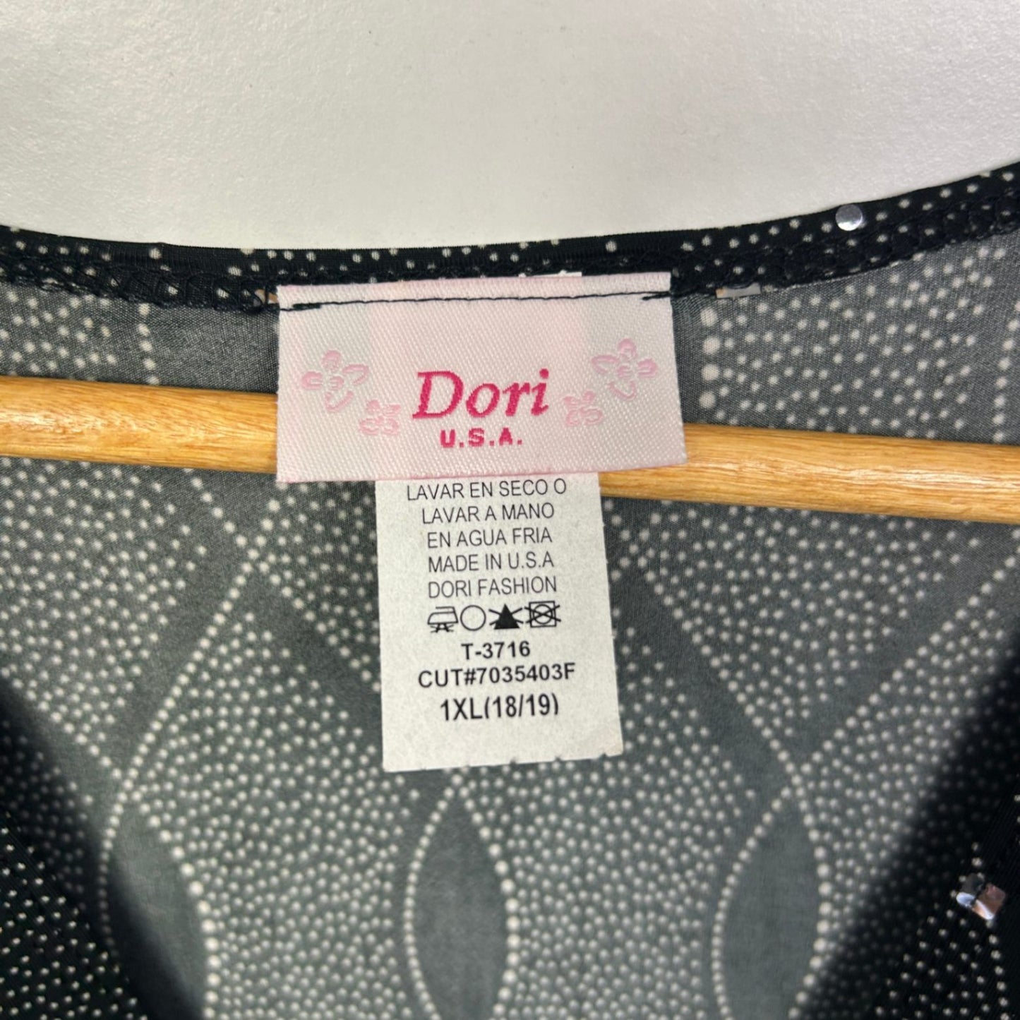 Dori Women's Black Long Sleeve V Neck Embellished Evening Top Blouse Size 16