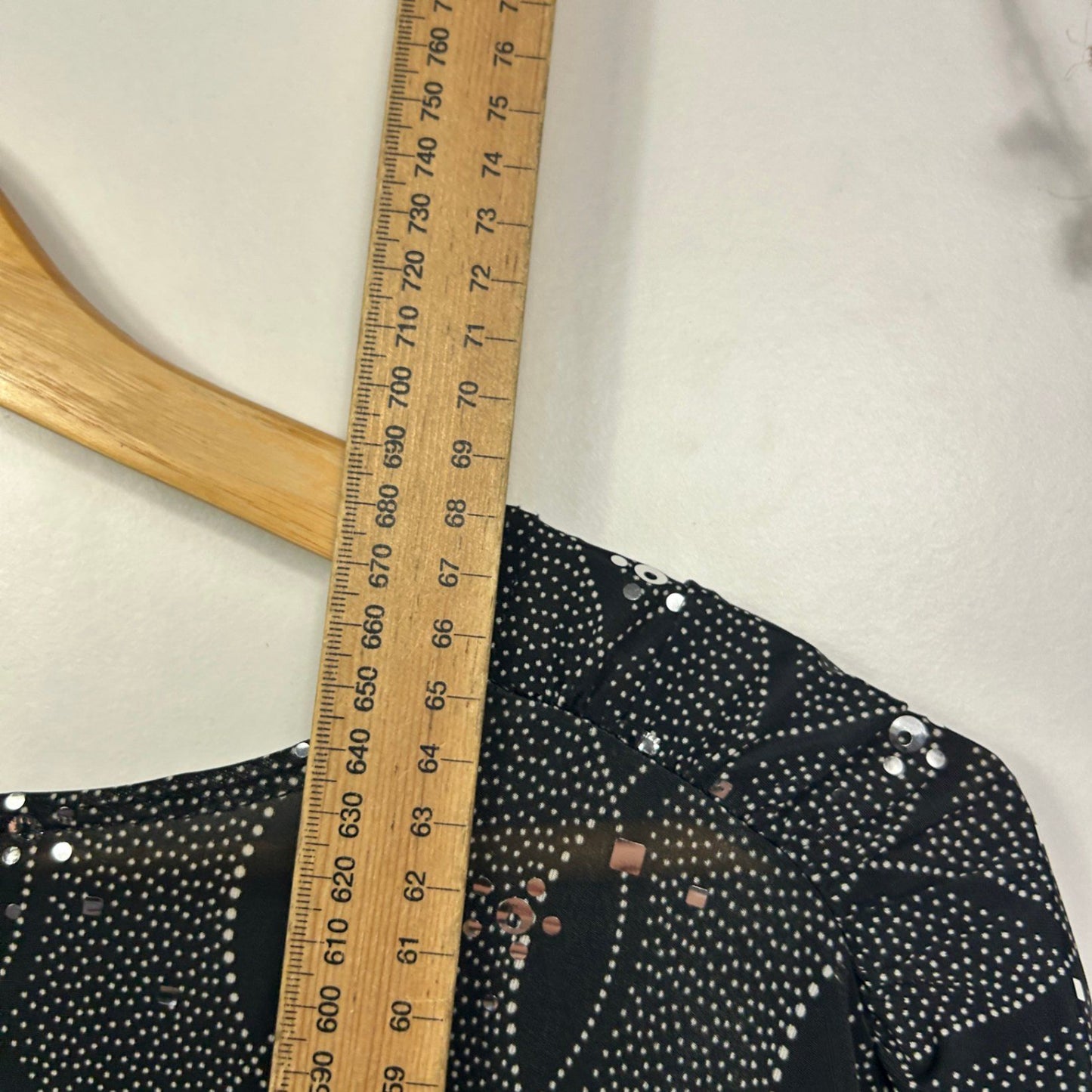 Dori Women's Black Long Sleeve V Neck Embellished Evening Top Blouse Size 16