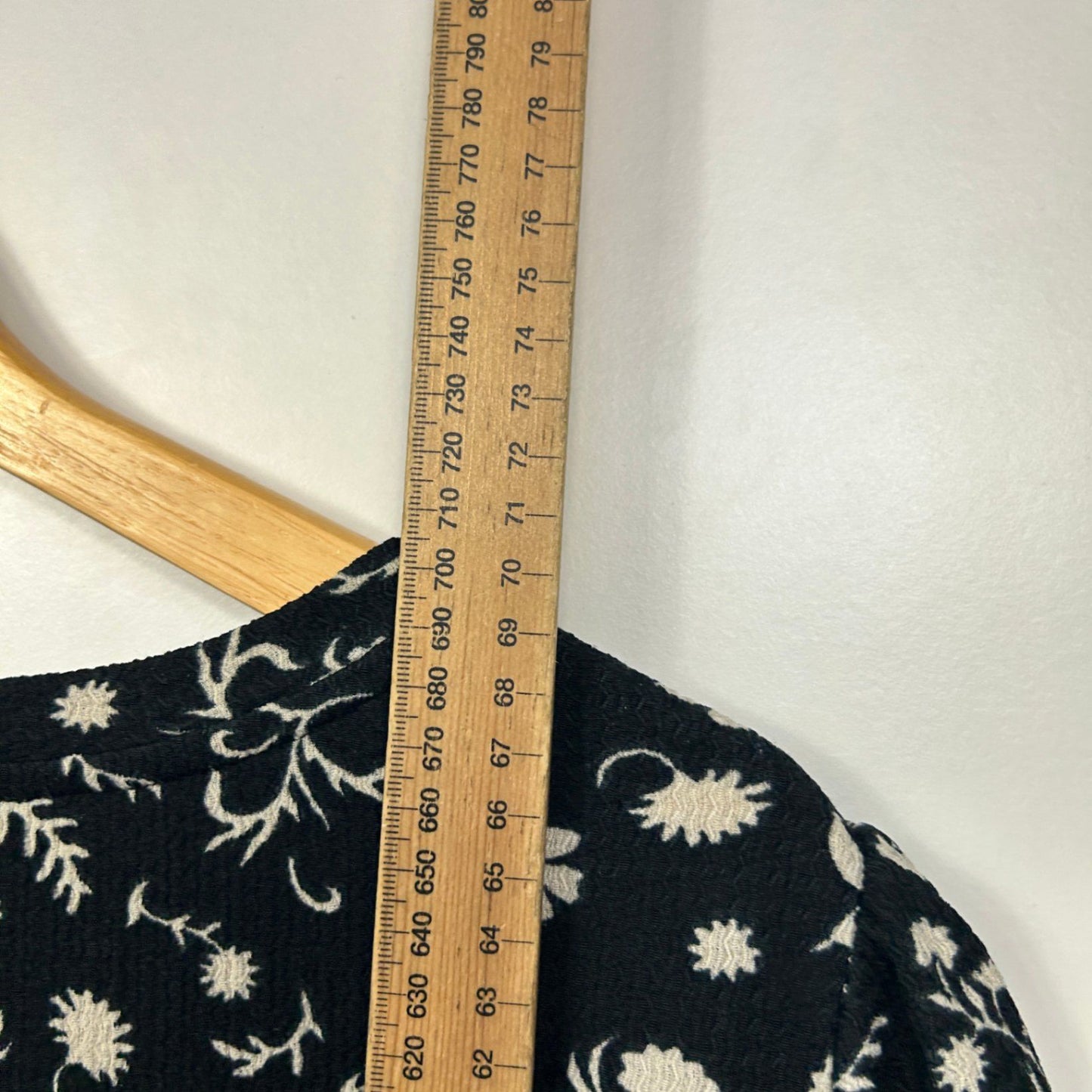 Anko Black White Short Sleeve Round Neck Floral Top Size 20