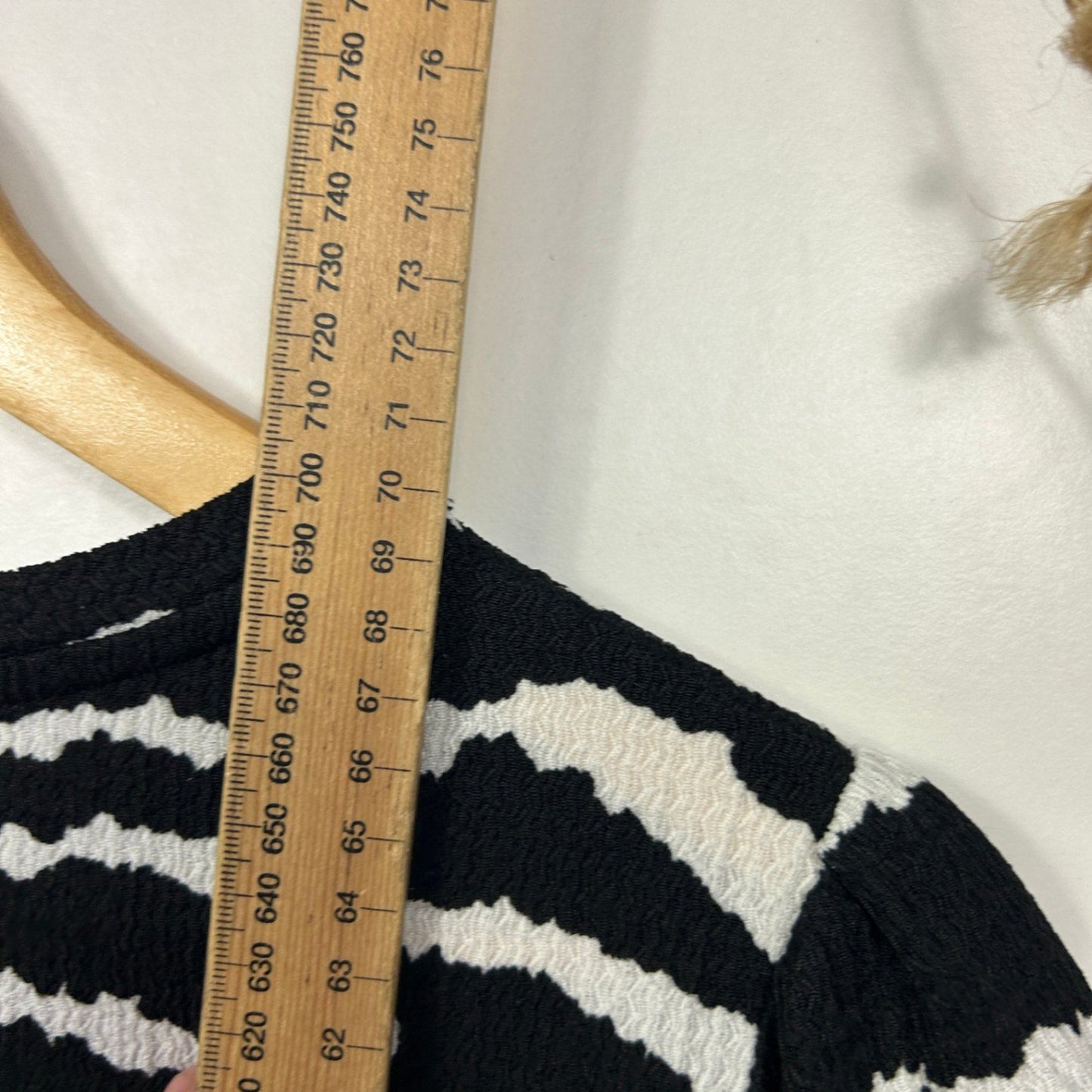 Anko Black White Short Sleeve Round Neck Top Size 20