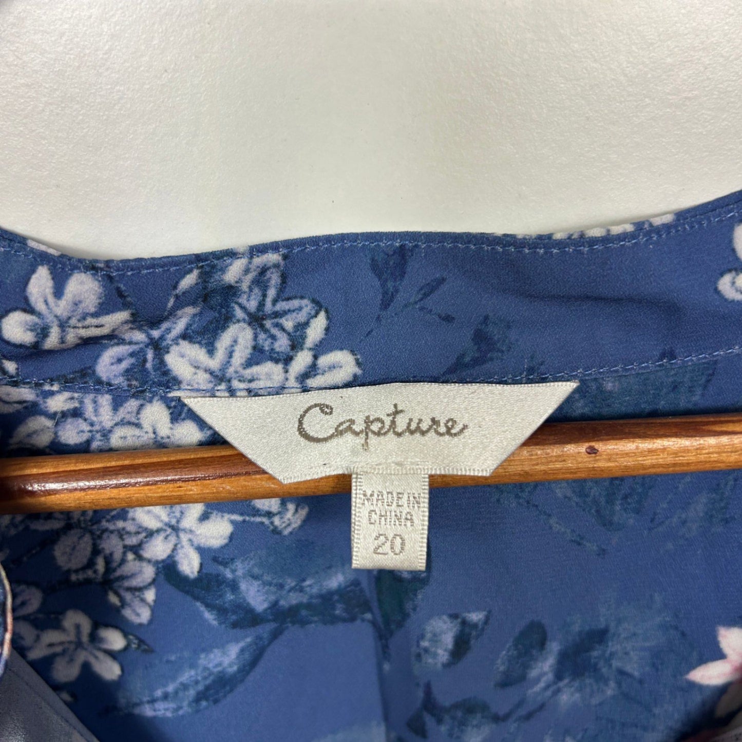 Capture Blue Long Sleeve V-Neck Floral Blouse Top Size 20