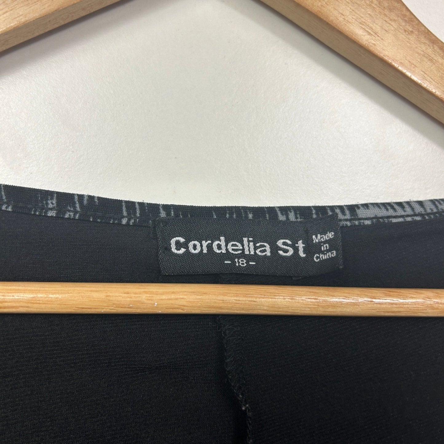 Cordelia St Women's Blue Black Beige Top Blouse Size 18