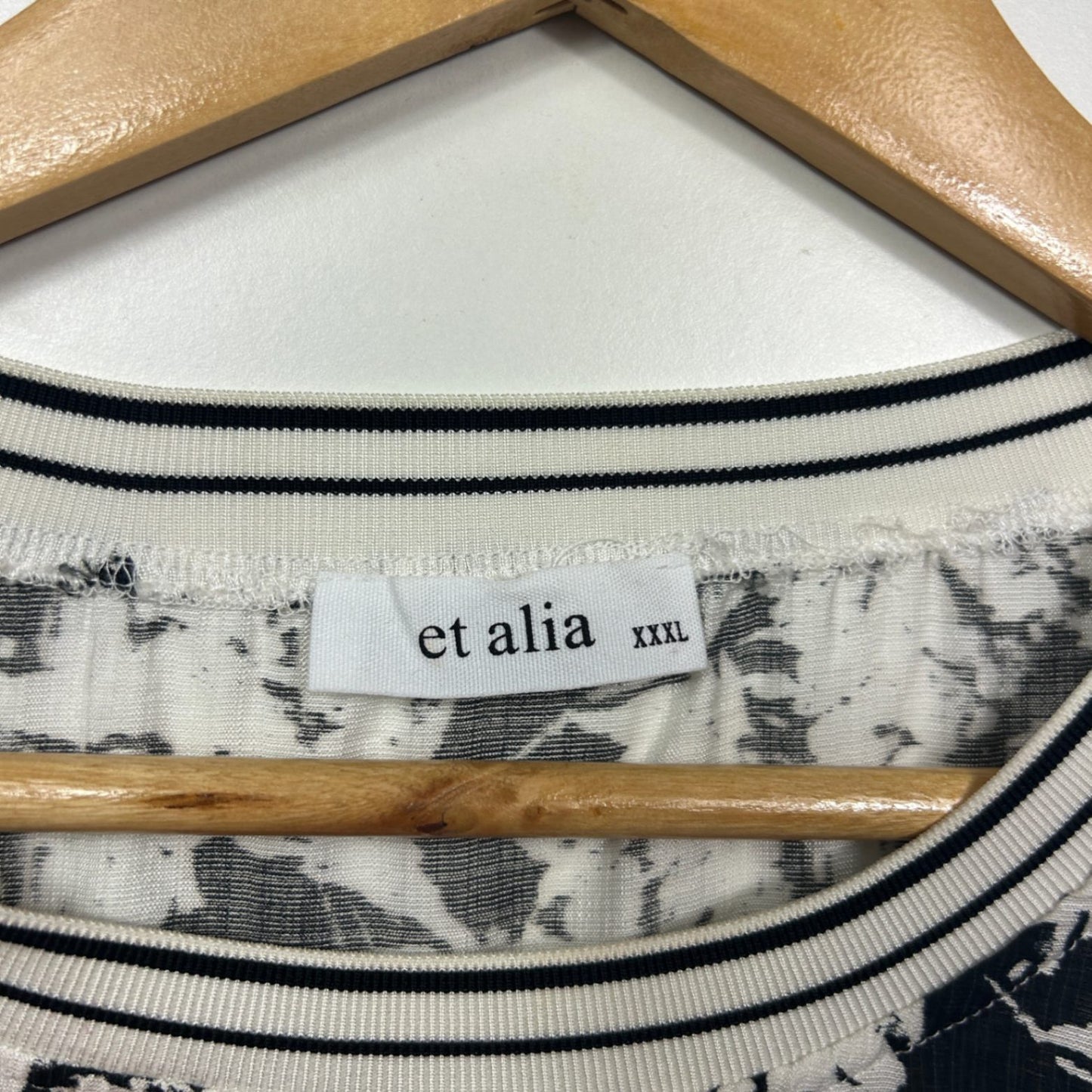Et Alia Black White Short Sleeve Boxy Blouse Size 20 XXXL New Zealand Designer