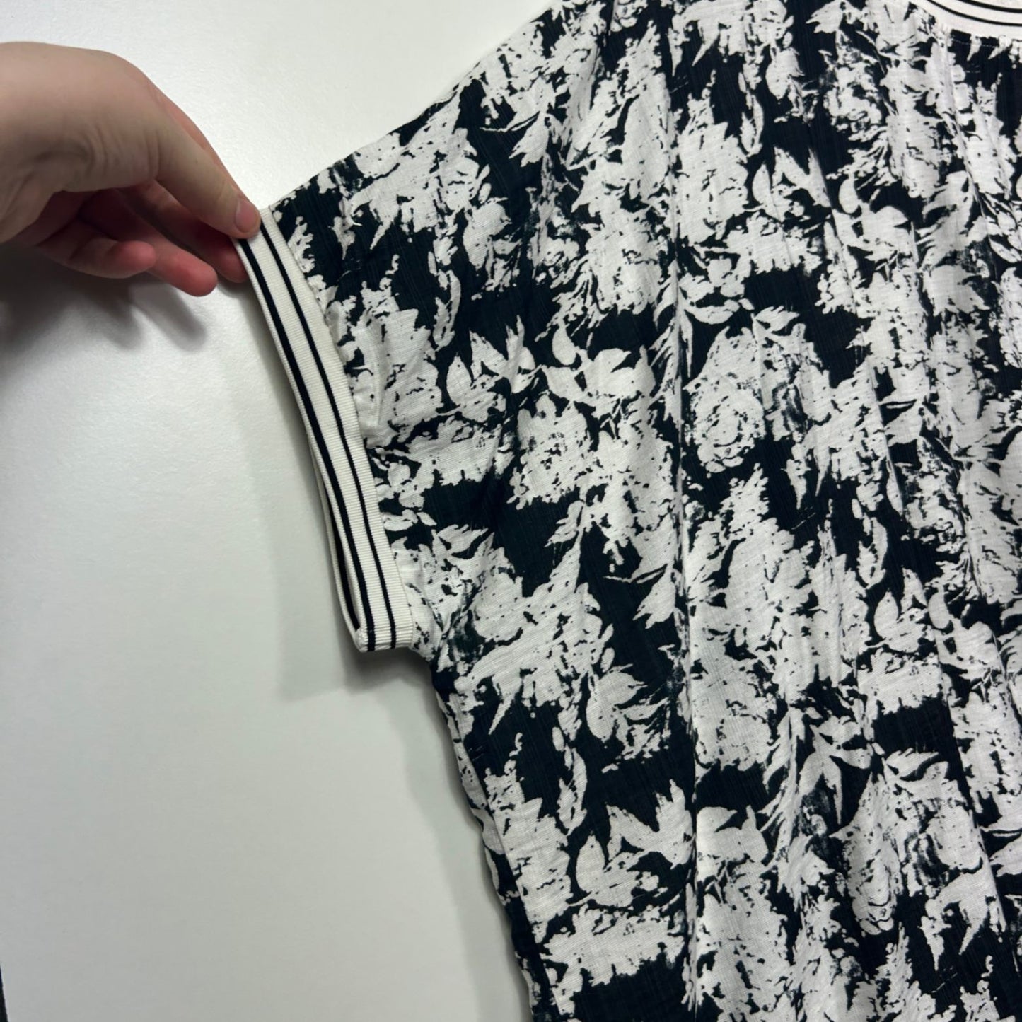 Et Alia Black White Short Sleeve Boxy Blouse Size 20 XXXL New Zealand Designer