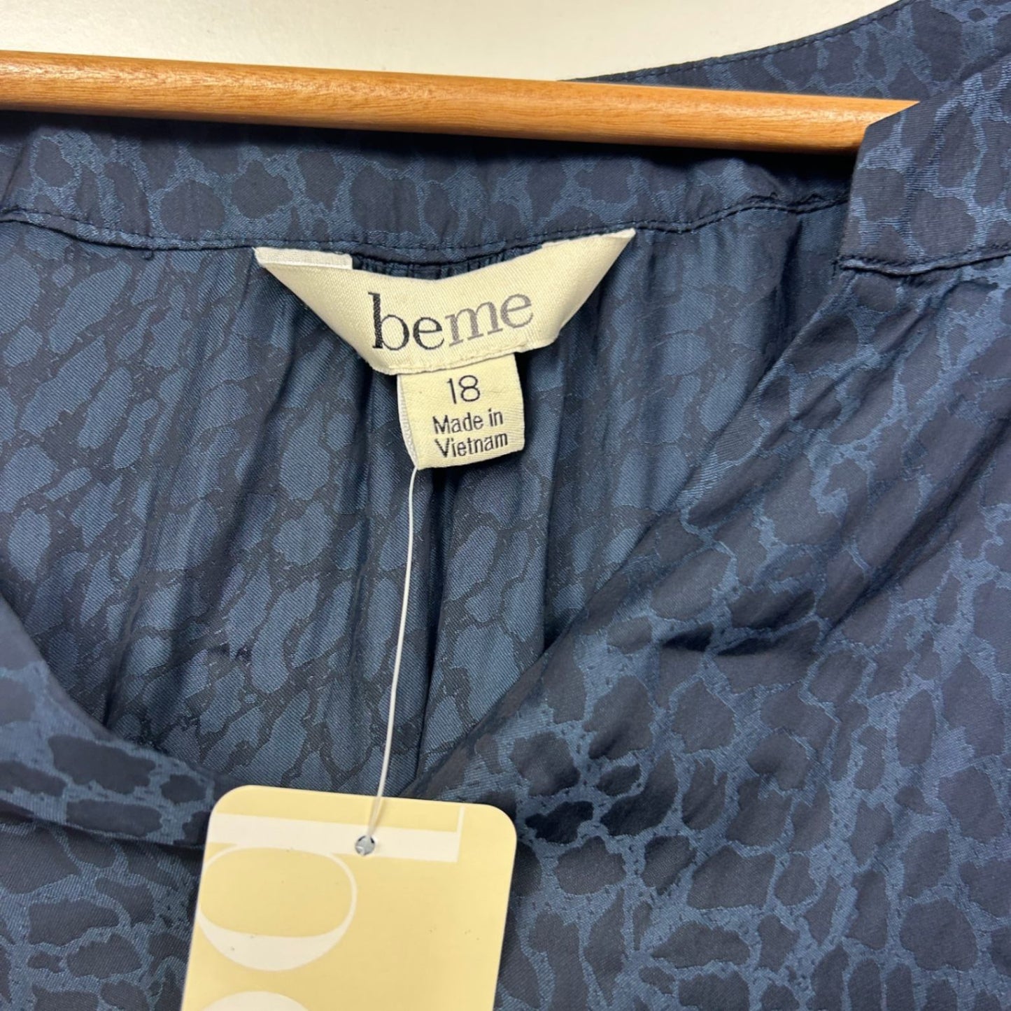 New Beme Women's Navy Long Sleeve V Neck Workwear Top Blouse Size 18