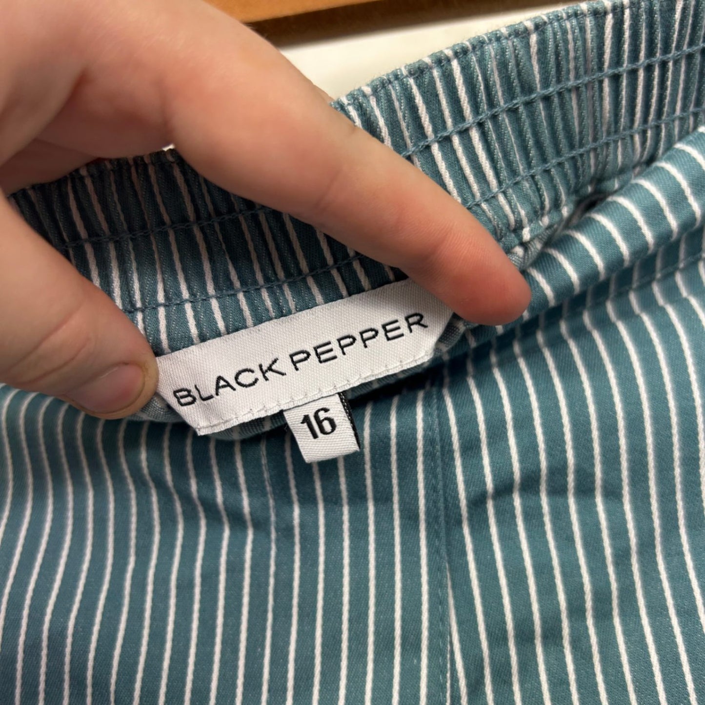 Black Pepper Pull On Trousers Pants Size 16 Green White Stripe Cropped Pockets