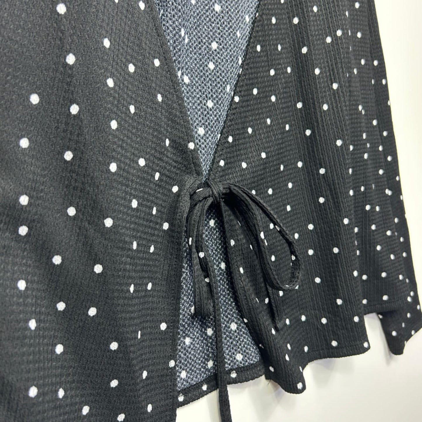 Anko Women's Black White Polka Dots Long Sleeve Open Front Tie Top Size 18
