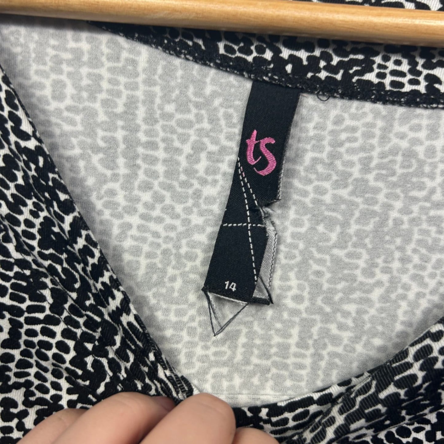 Taking Shape Black White Long Sleeve Scoop Neck Casual Blouse Top Size 14