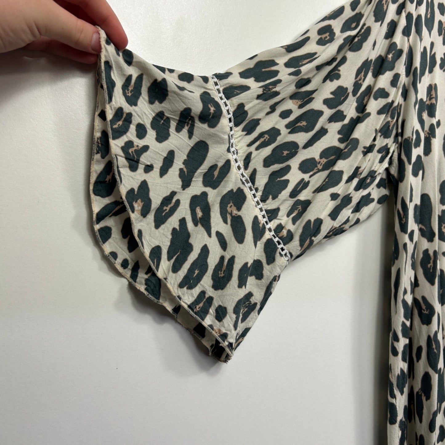 Vine Apparel Beige Black Animal Print Sleeve Peak Maxi Dress Size M/L 12 14