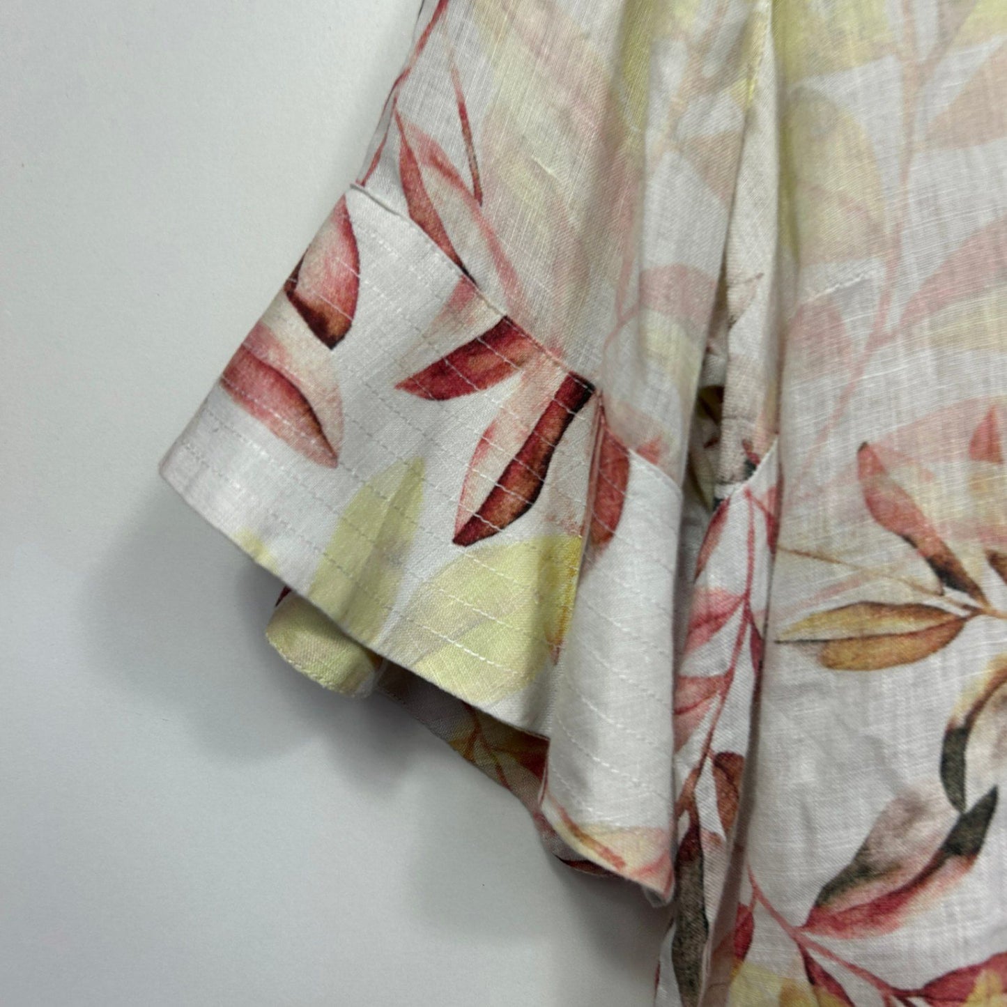 Sussan Linen Floral Short Sleeve Top Size 18 (Fault)