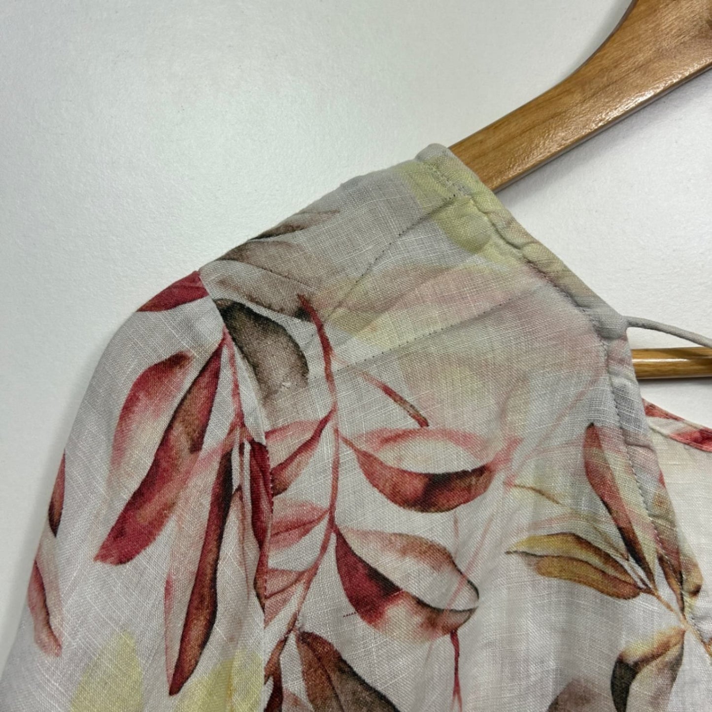 Sussan Linen Floral Short Sleeve Top Size 18 (Fault)