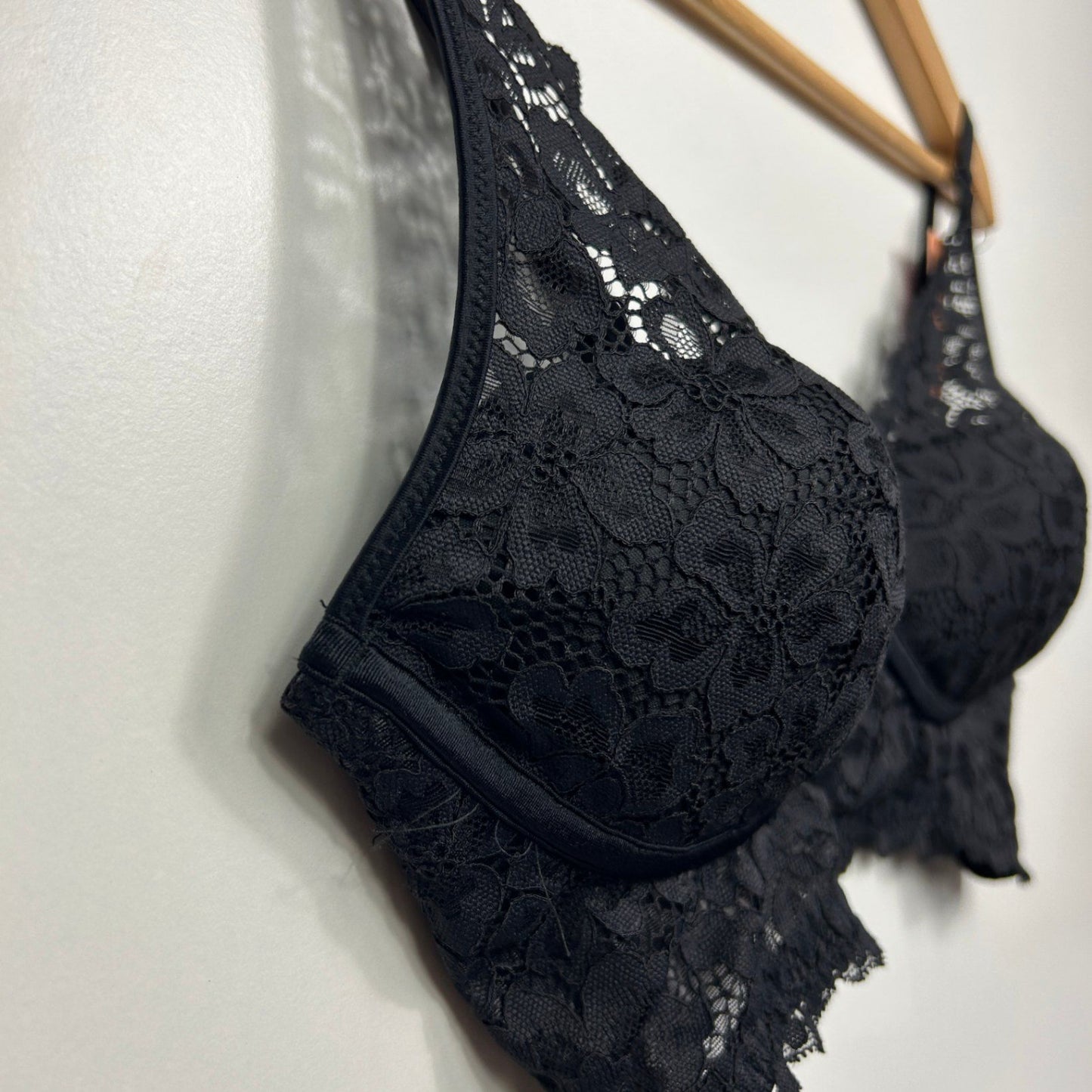 New Bras n Things Black Floral Lace Wirefree Bra 14 C