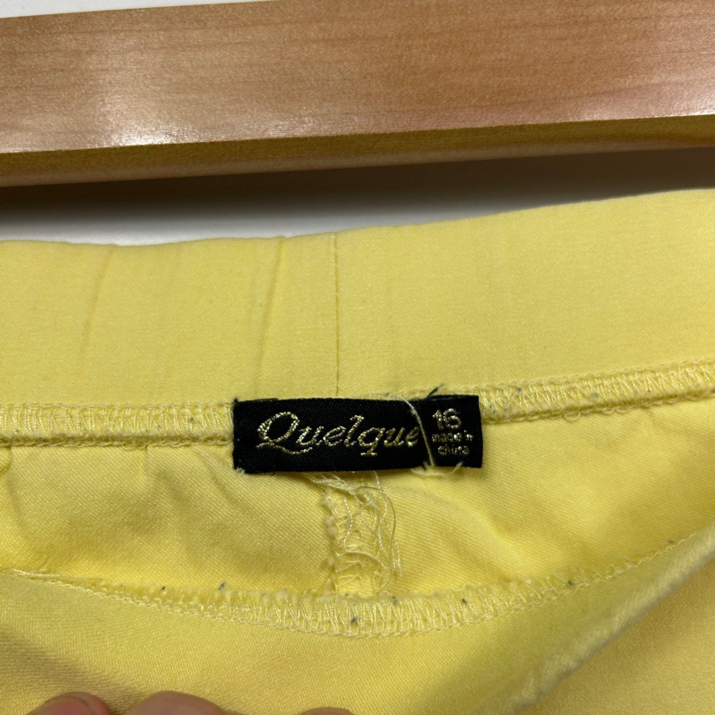 Quelque Womens Cropped Yellow Pants Embroidered Lace Hem Pull On Size 16
