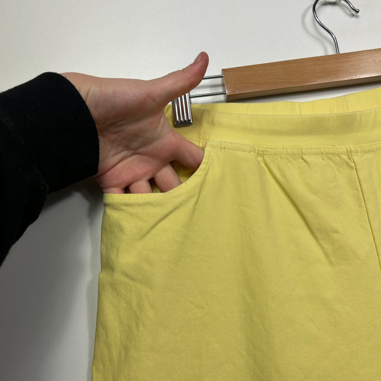 Quelque Womens Cropped Yellow Pants Embroidered Lace Hem Pull On Size 16