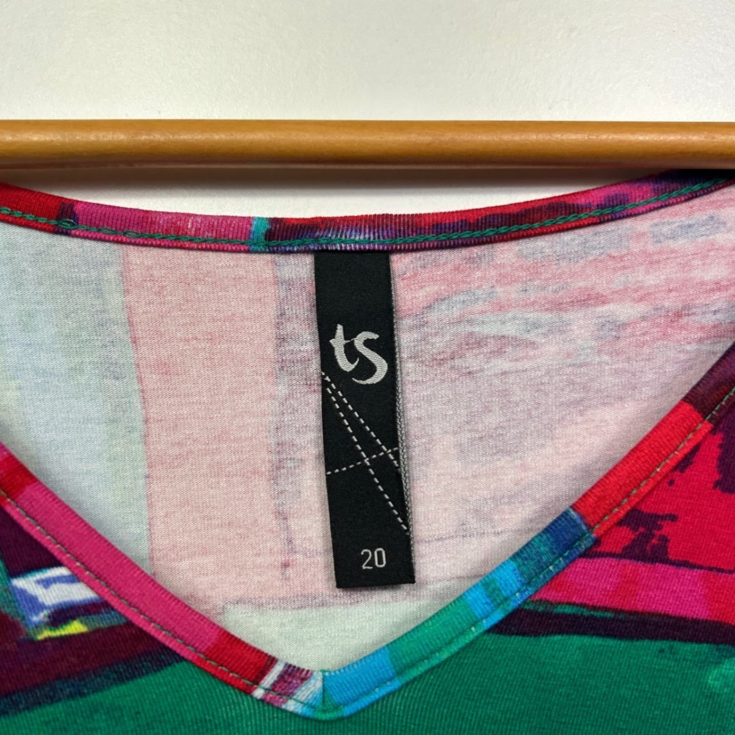 Taking Shape Multicoloured Short Sleeve Tunic Top Blouse Size 20 (Fault)