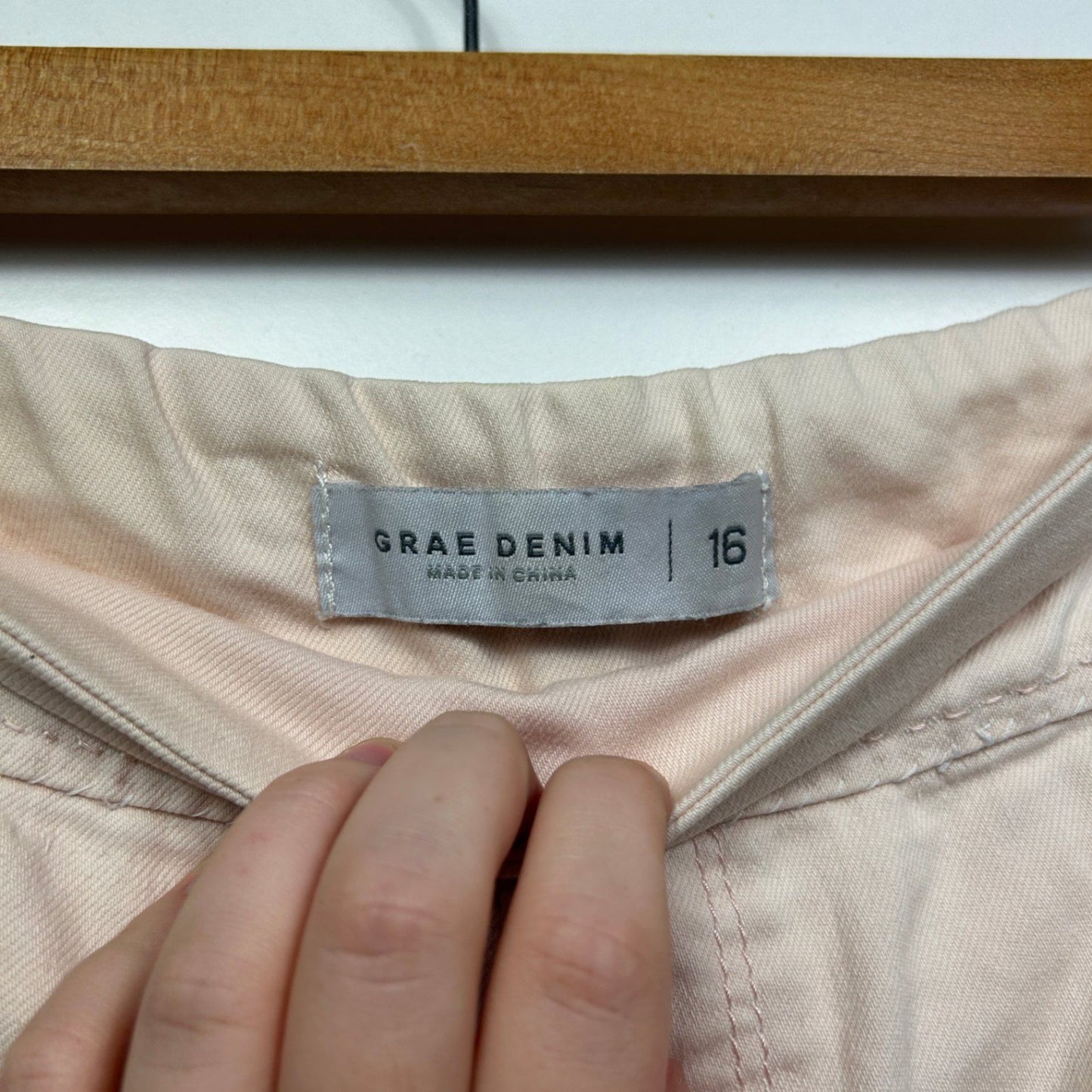 Suzanne Grae Denim Beige Pull On Bermuda Shorts Size 16