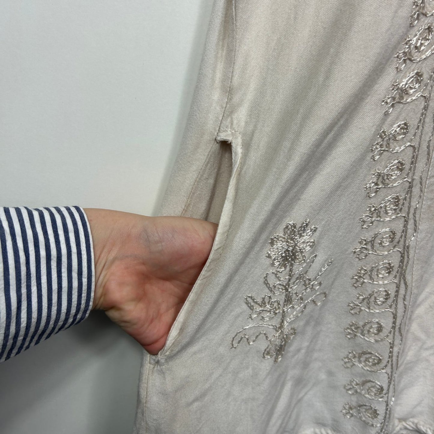 Boho Hippie Cream Rayon Embroidered Tunic Top with Pockets Size L/XL