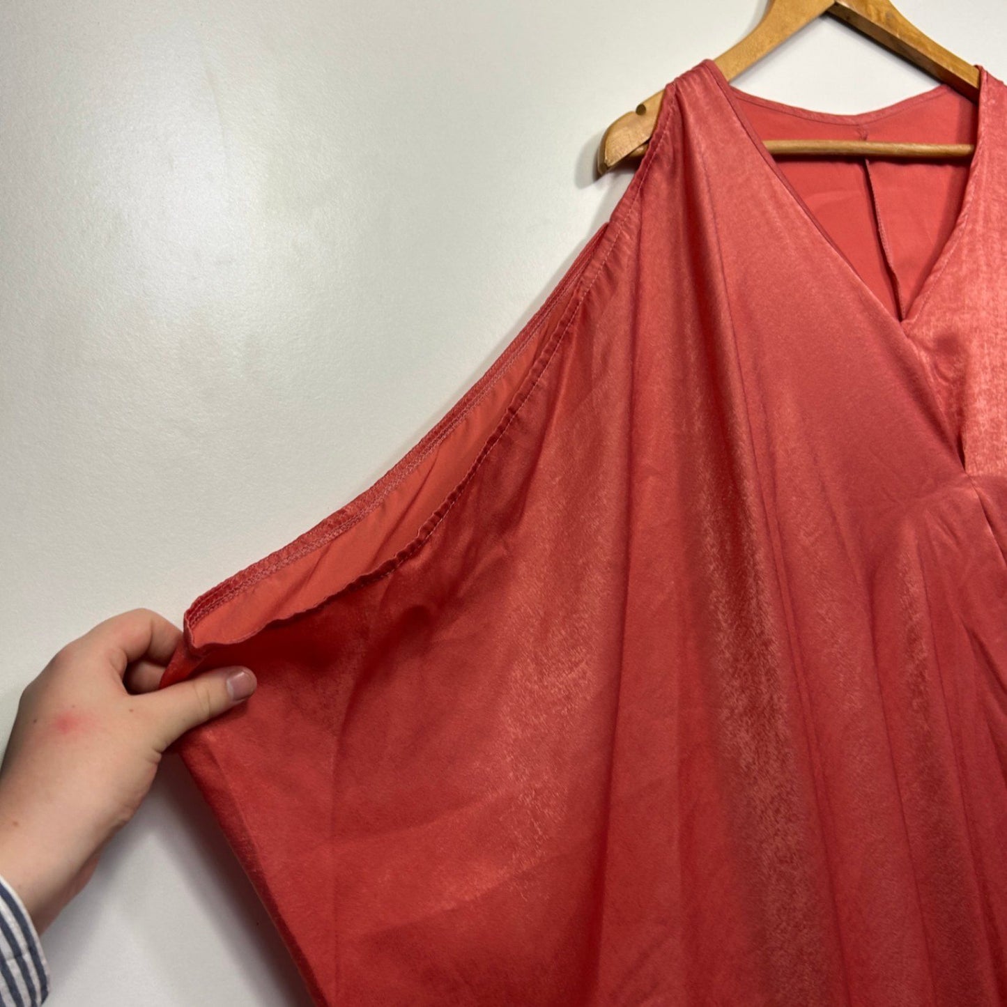 Coral Batwing Cold Shoulder Sleeve Maxi V Neck Kaftan Dress Size 12 - 14