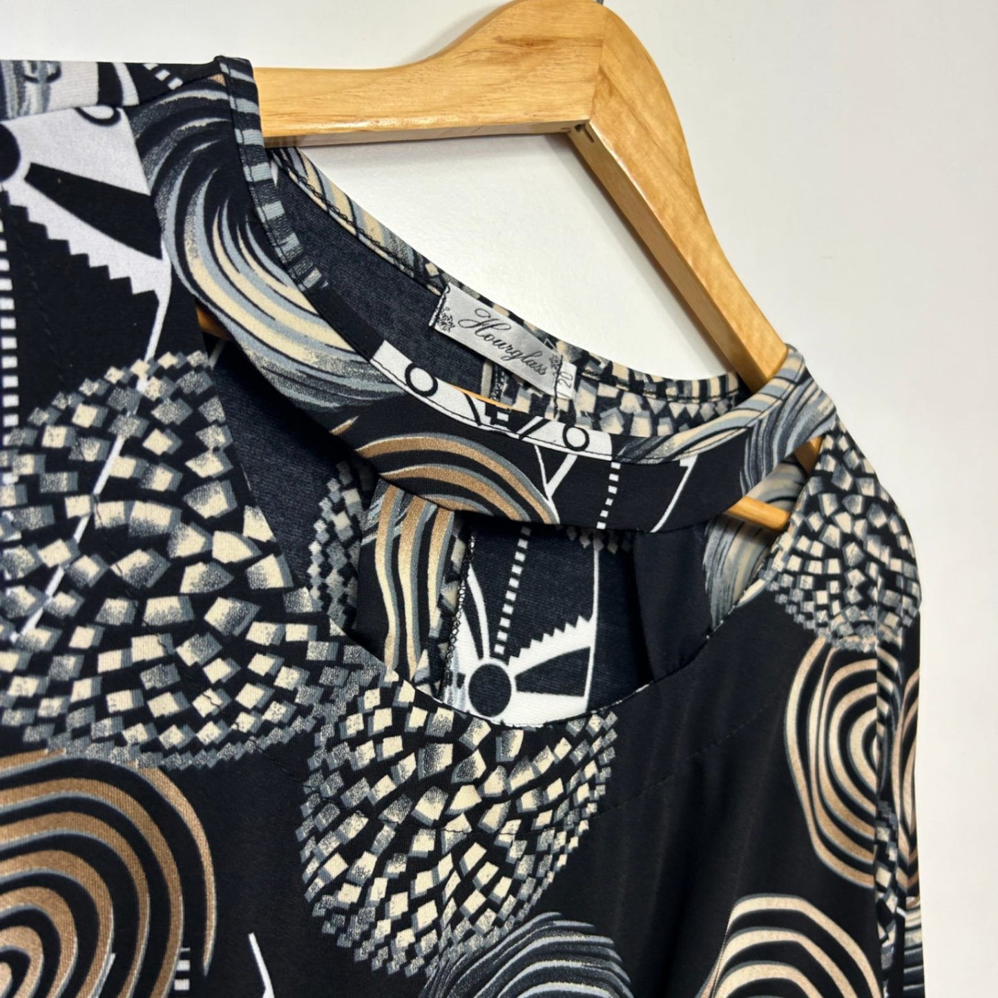 Hourglass Black Beige Long Sleeve Blouse Tunic Top Size 20