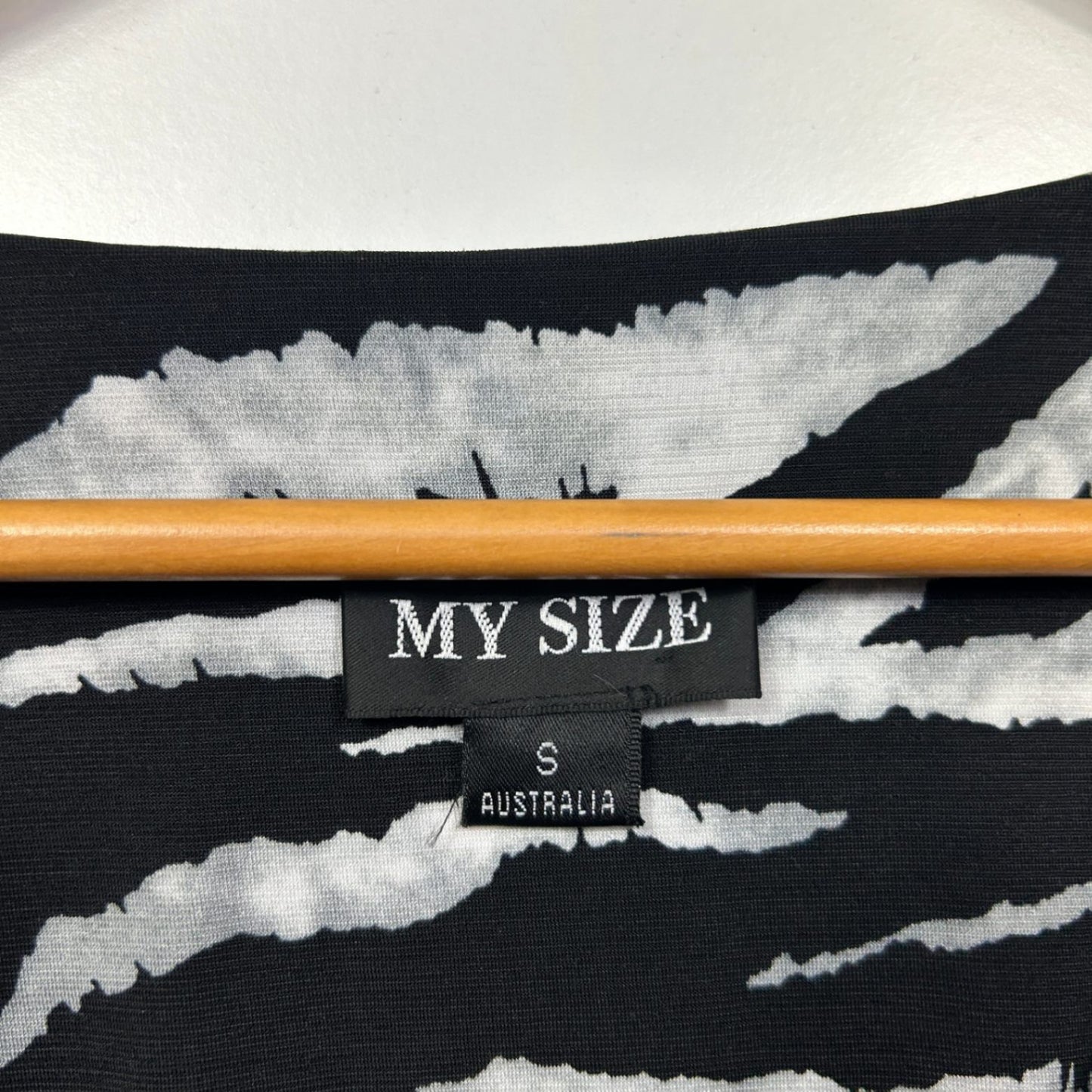 My Size Black White Short Sleeve Handkerchief Hem Tunic Top Size 16