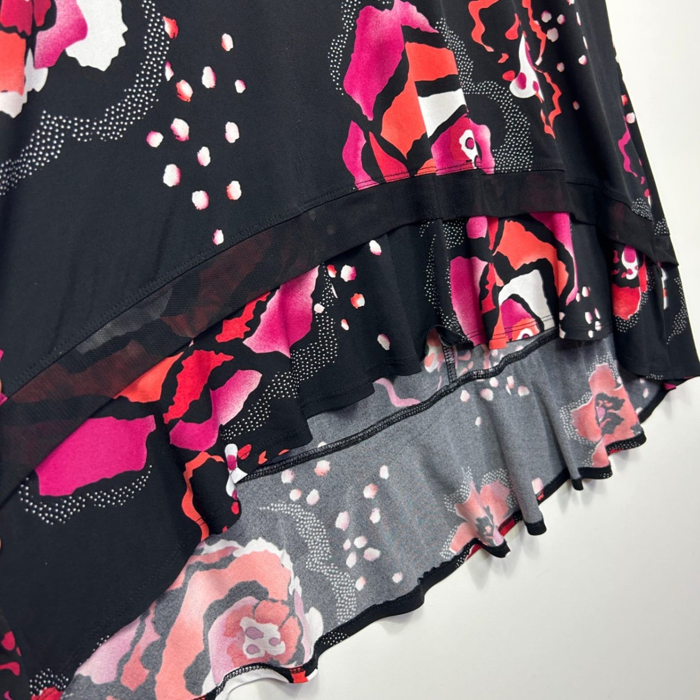 Taking Shape Black Floral Short Sleeve Hi Low Hem Tunic Top Blouse Size 14-16