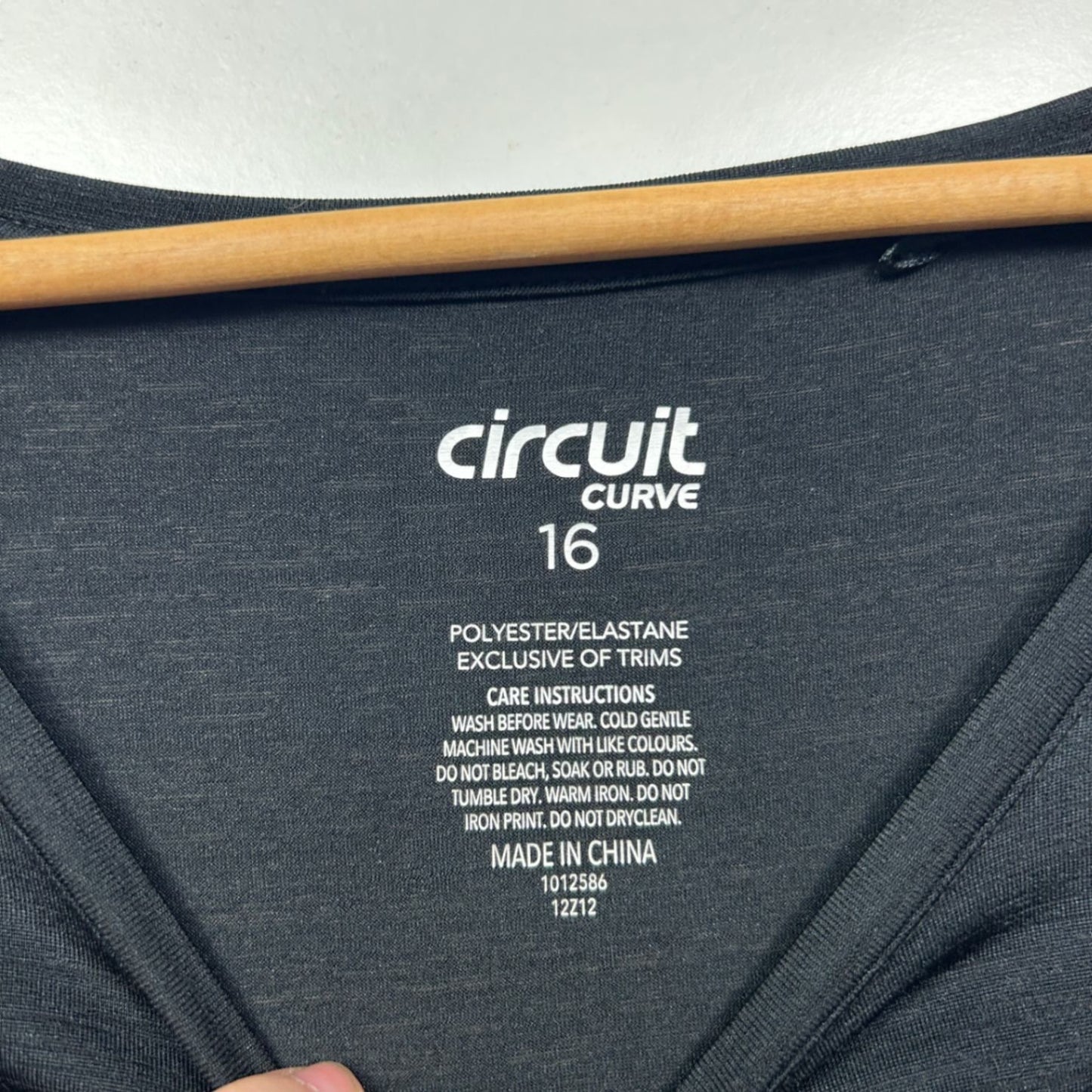 Circuit Curve Black Short Sleeve Activewear Top Size 16