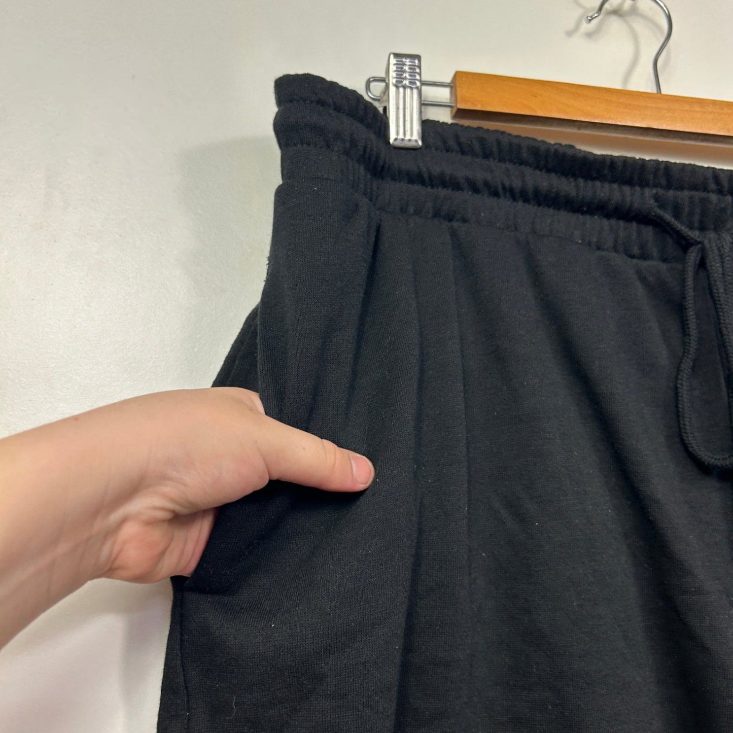 Isobelle Black Relaxed Pockets Pull-on Casual Shorts Size 20