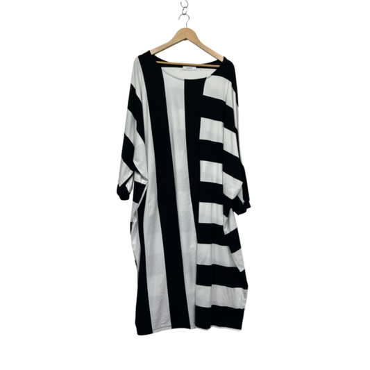 Soolinen Black White Striped Love Sleeve Kaftan Size 16 - 18 (Fault -Marks )