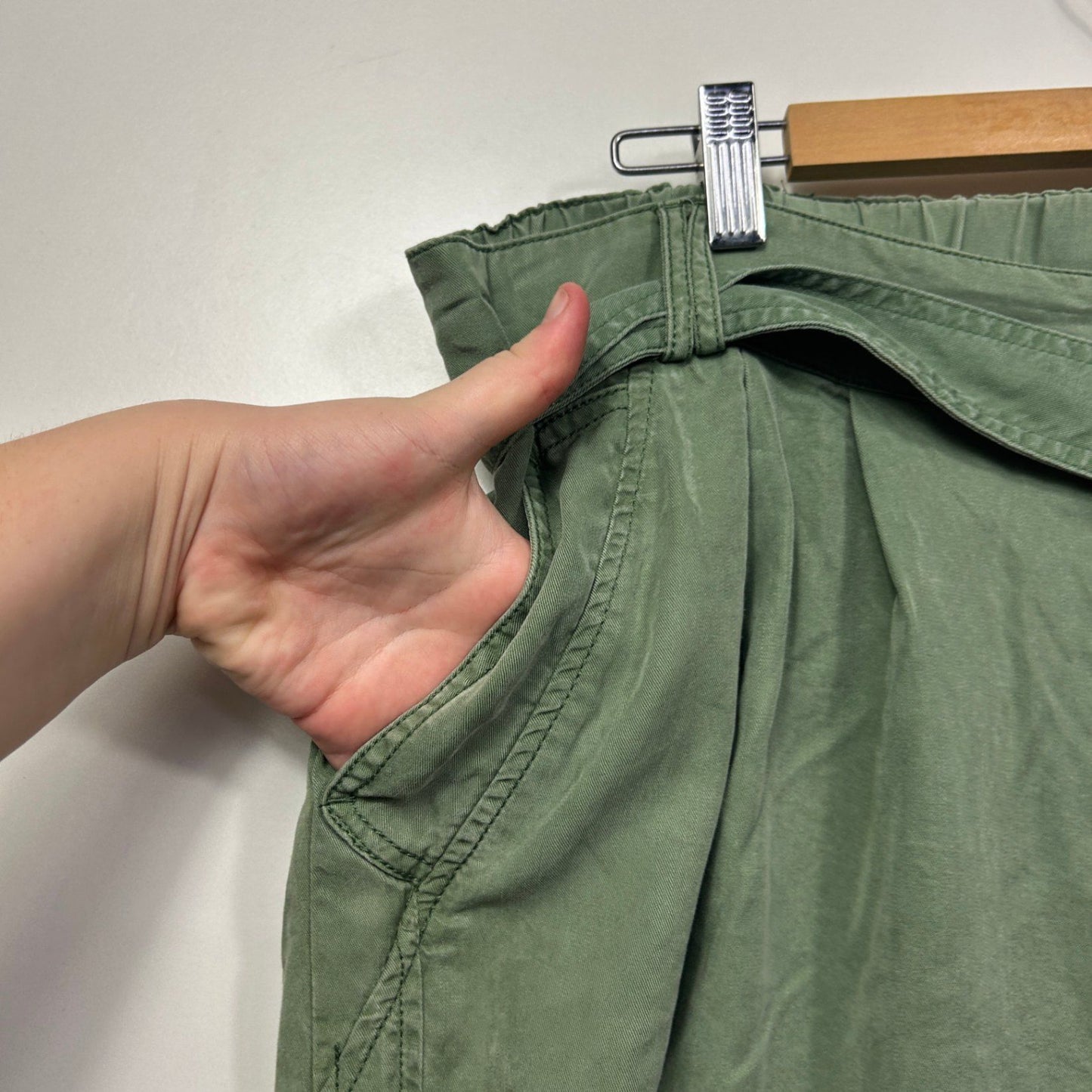 Country Road Green Paperbag Tie Waist Pockets Pants Size 16