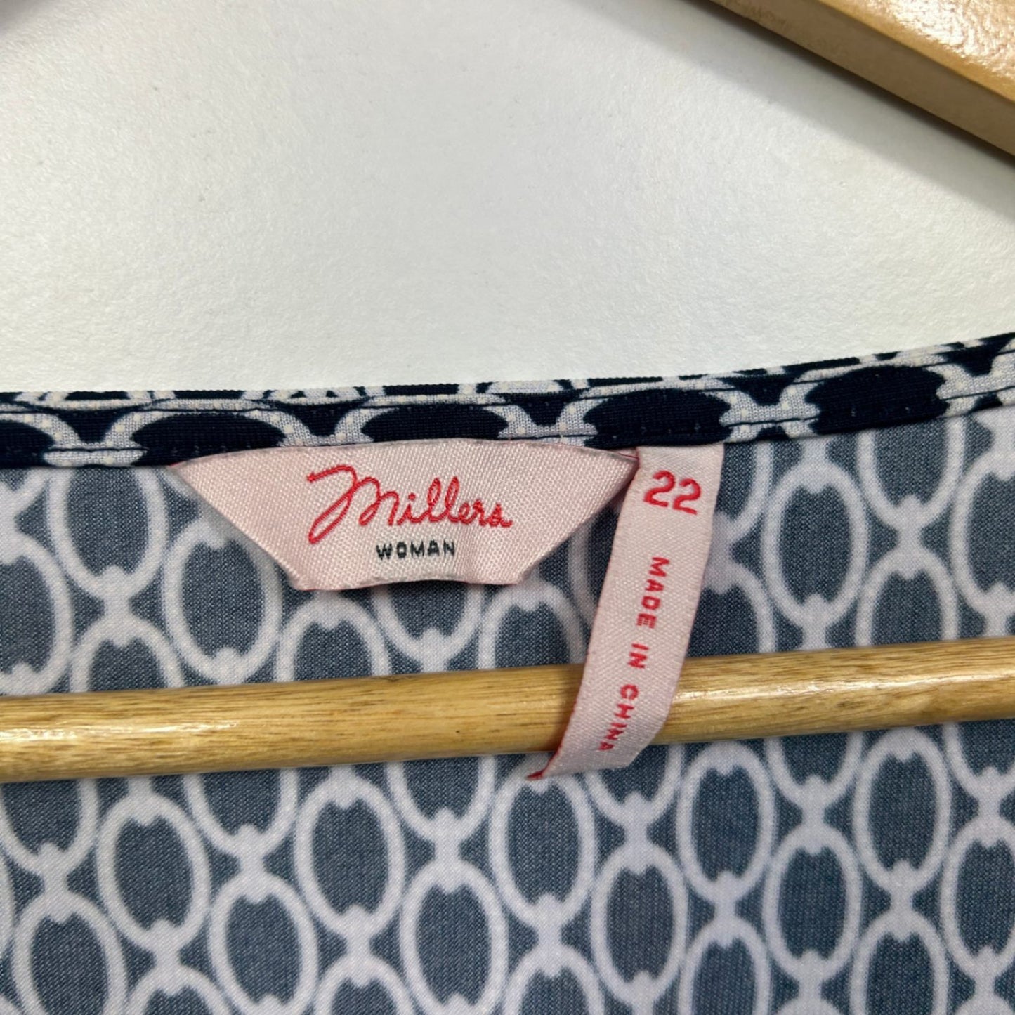 Millers Navy White Long Sleeve Top Size 22 (Fault - Mark)