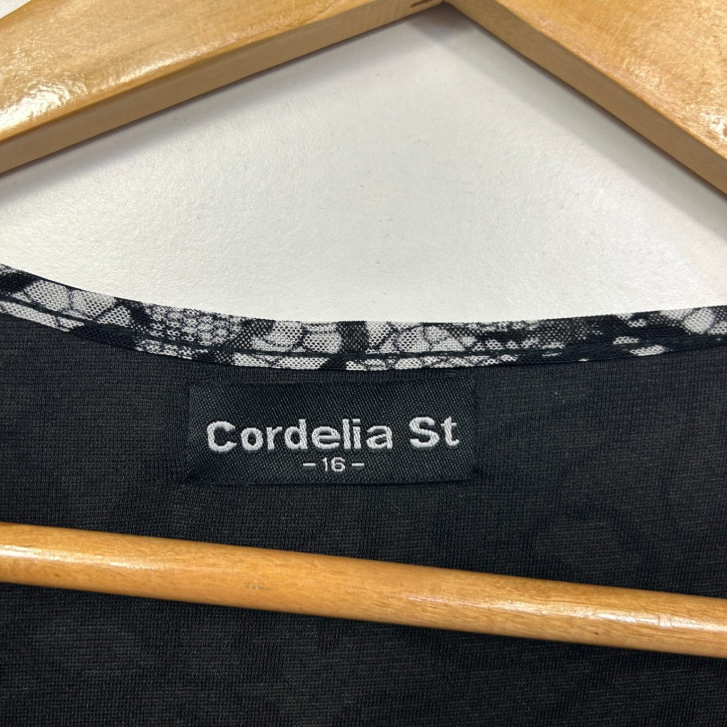 Cordelia St Black White Long Sleeve Top Blouse Size 16