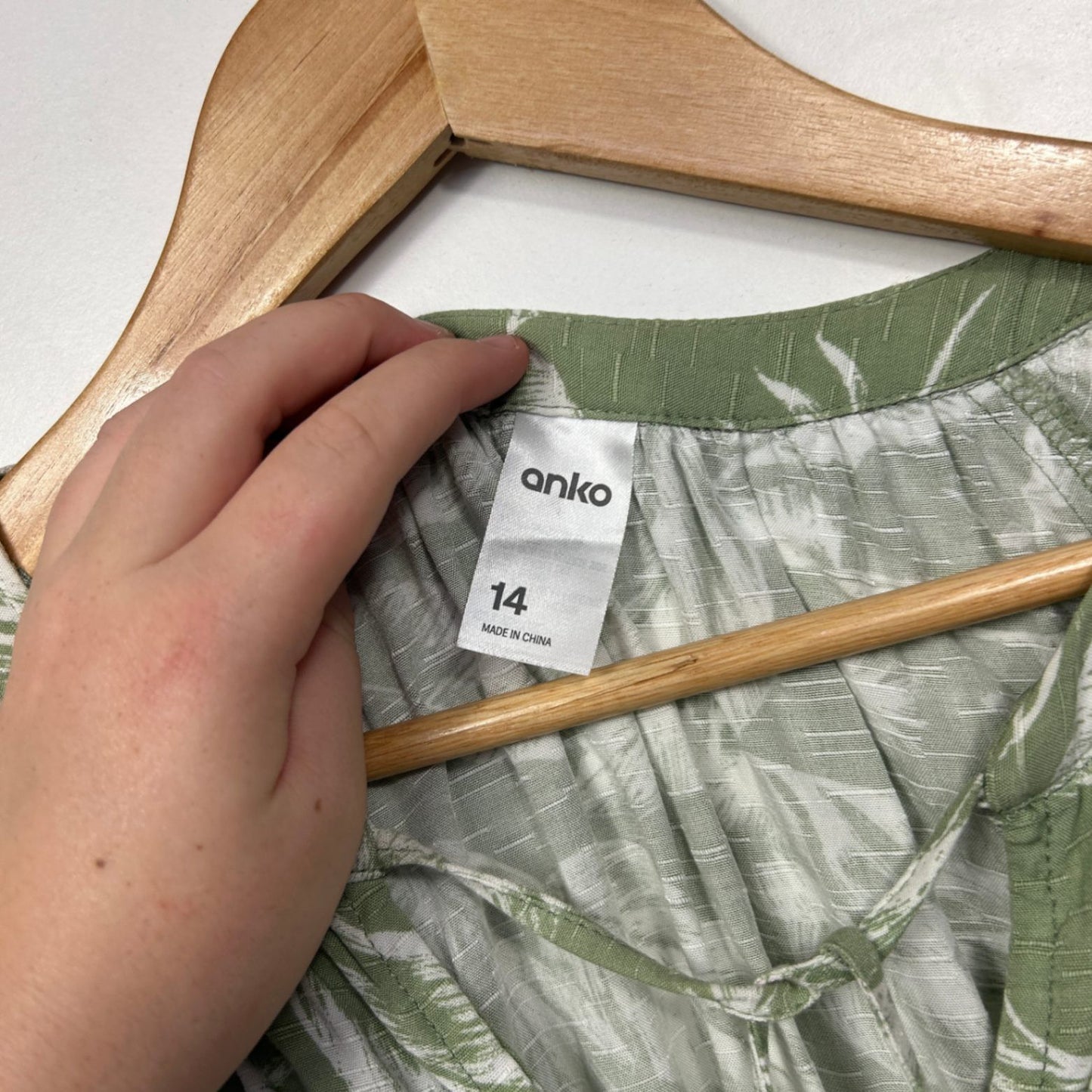 Anko Green Viscose Short Sleeve Leaf Print Round Neck Casual Blouse Top Size 14