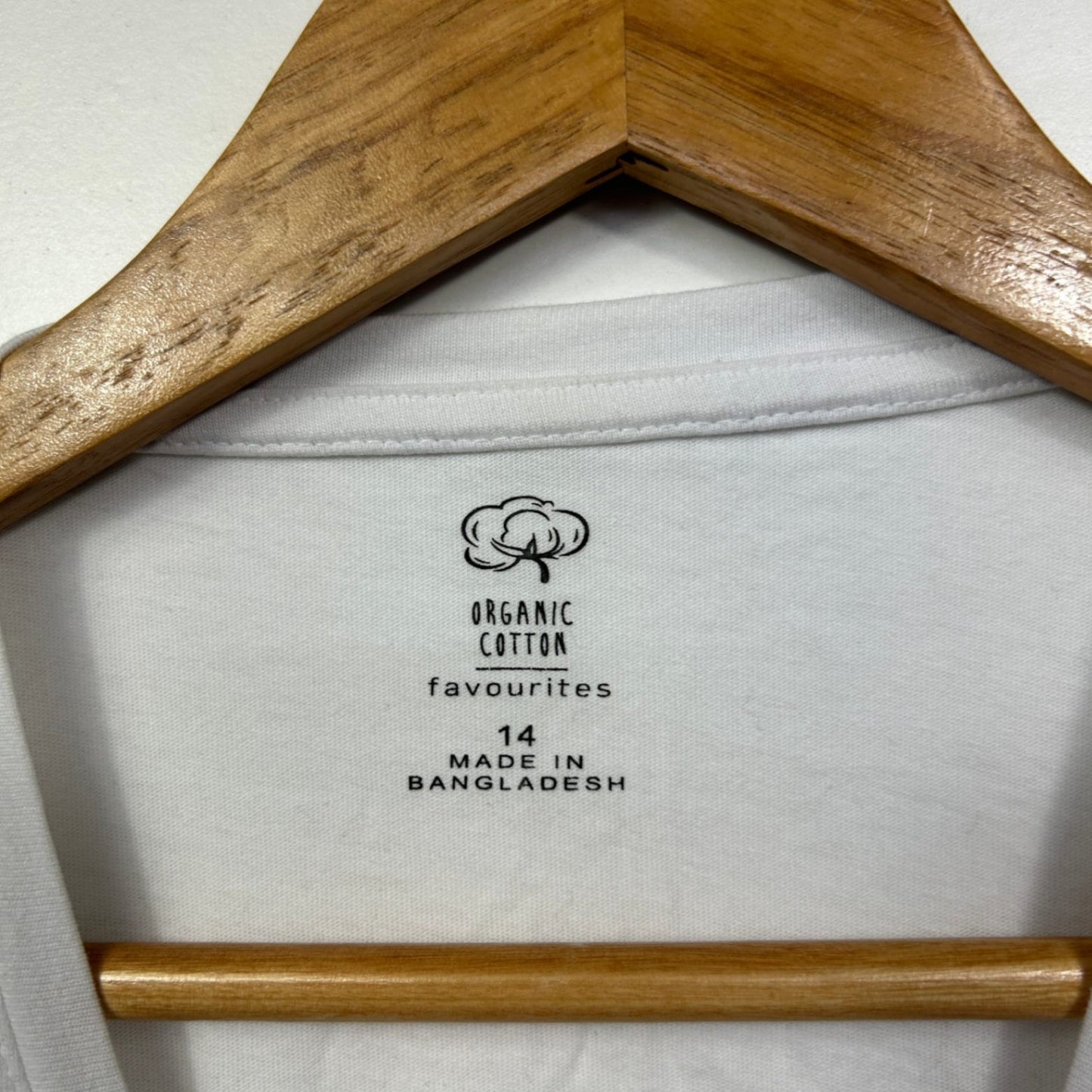 I love Earth White Short Sleeve Crew Neck Basic Tee T-shirt Size 14