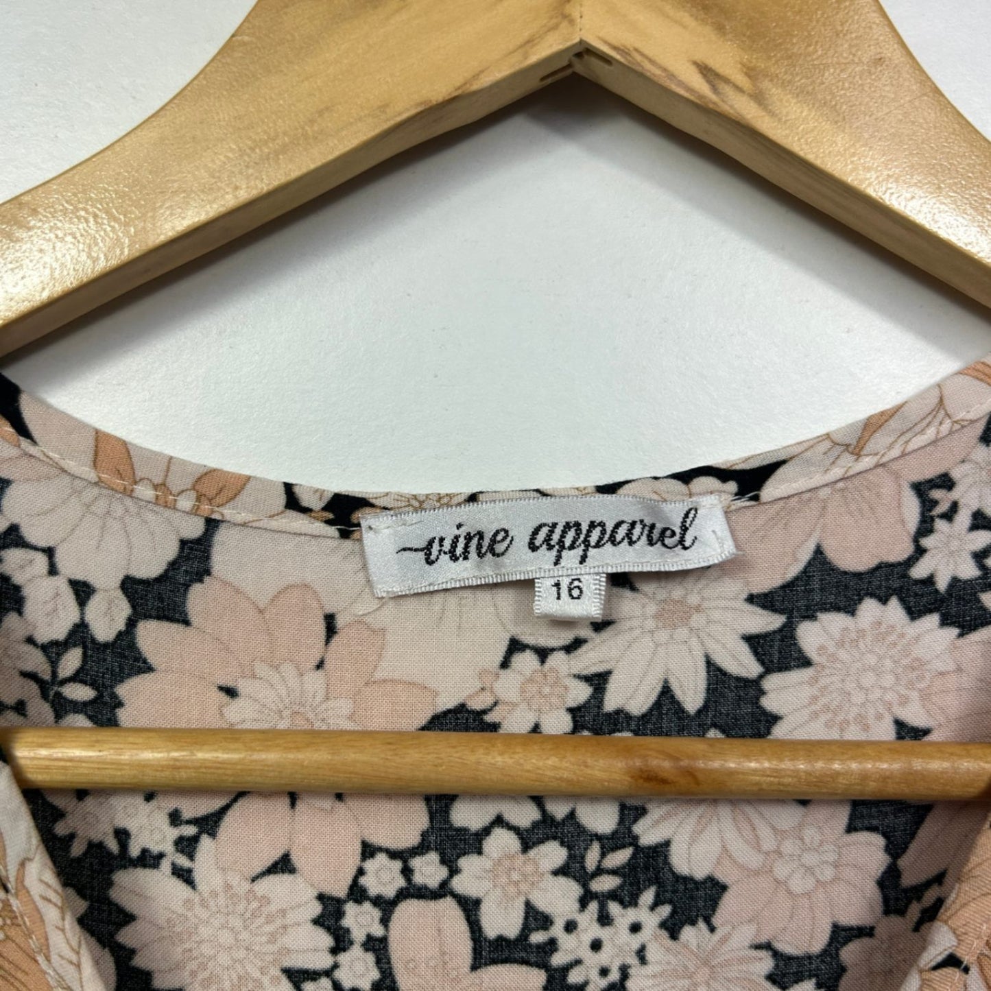 Vine Apparel Beige Viscose Short Sleeve Floral Boho Dress Size 16