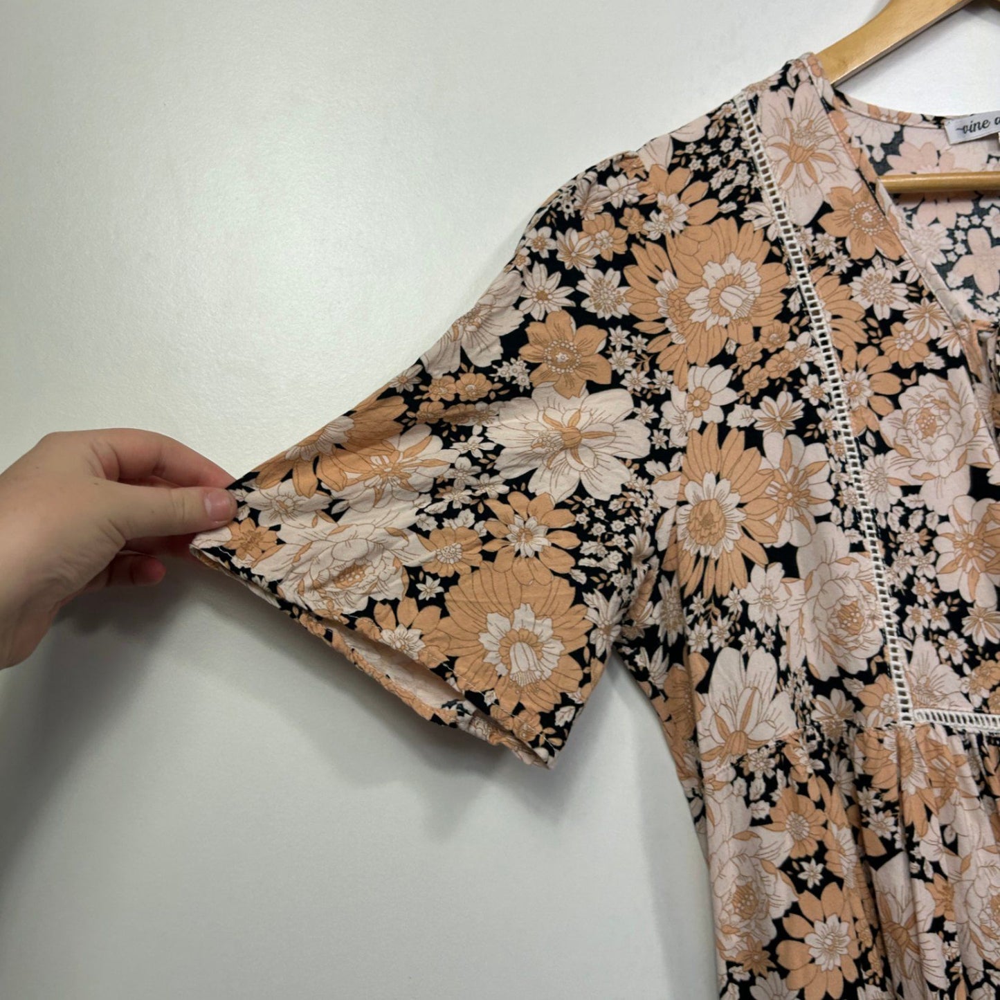 Vine Apparel Beige Viscose Short Sleeve Floral Boho Dress Size 16