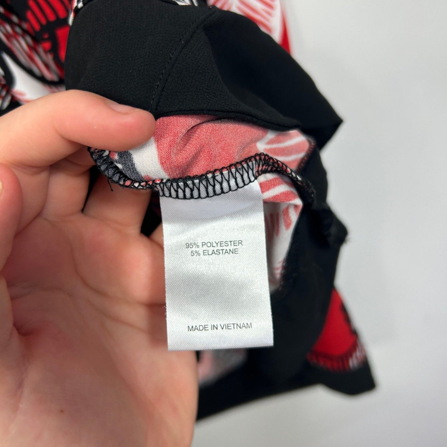 Virtuelle Red Black White Short Sleeve Floral Tunic Top Size 16 Plus Small