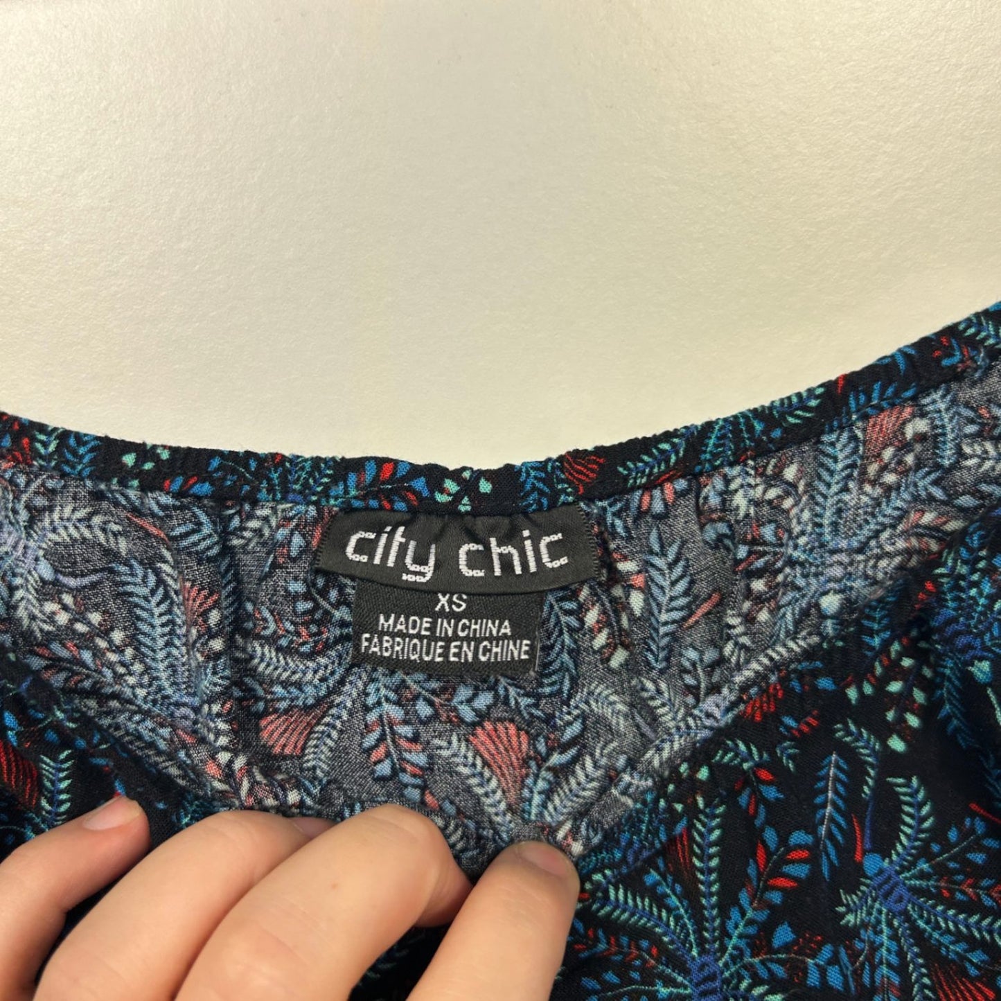 City Chic Womens Black Blue Floral Round Neck Cold Shoulder Top Blouse Size 14