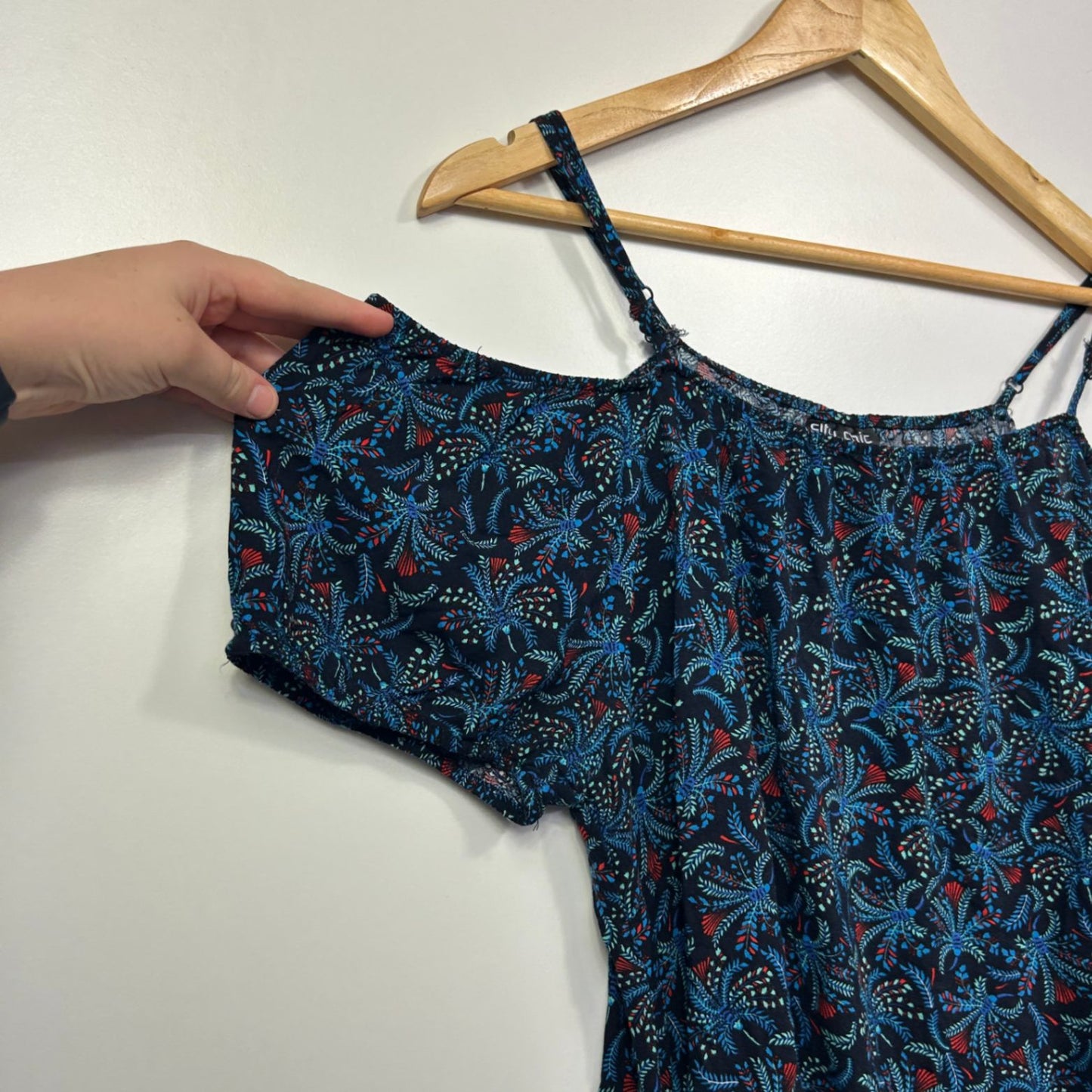 City Chic Womens Black Blue Floral Round Neck Cold Shoulder Top Blouse Size 14