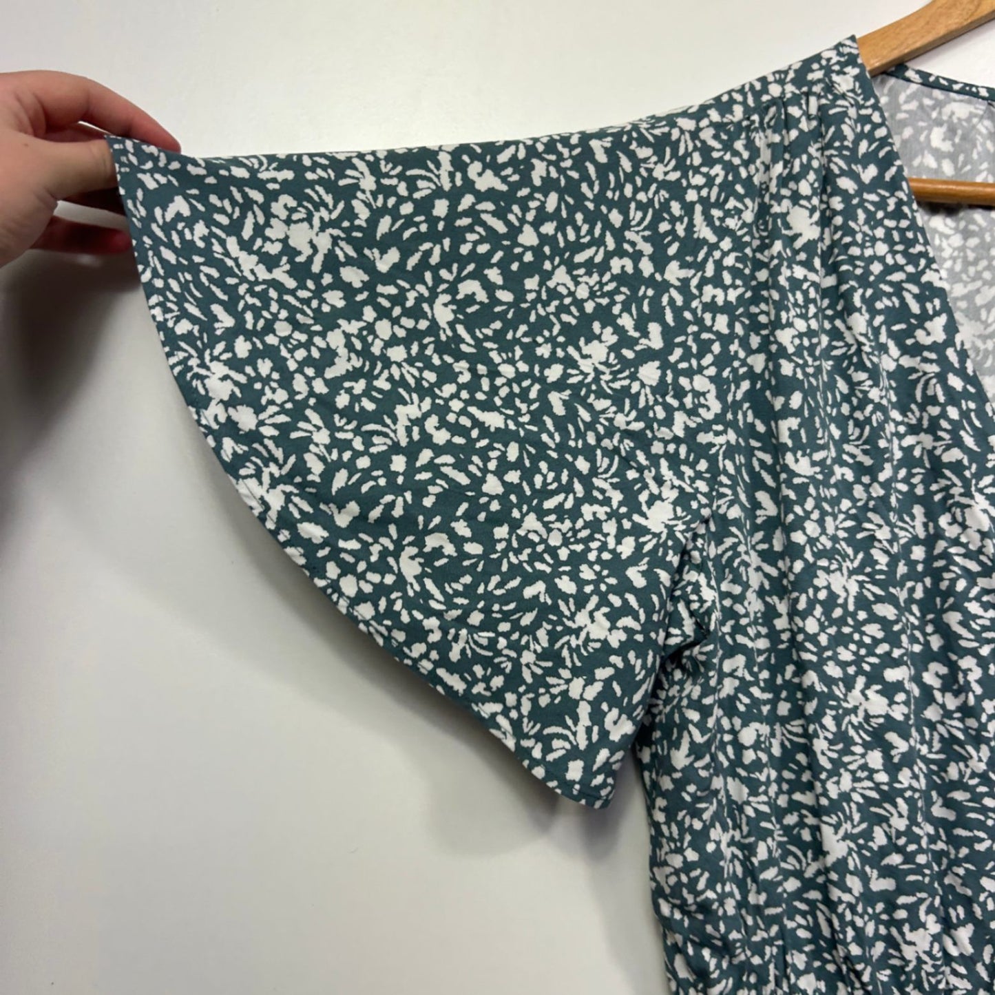 Target Green White Short Sleeve Knee Length Fit & Flare Dress Size 16