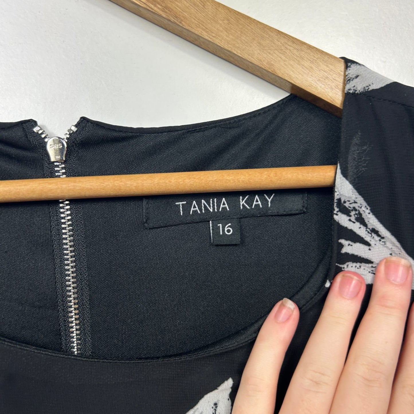 Tania Kay Womens Black White Knee Length Shift Dress Size 16