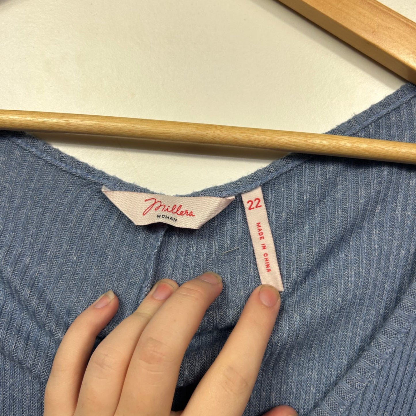 Millers Womens Blue Long Sleeve Scoop Neck Pullover Top Size 22