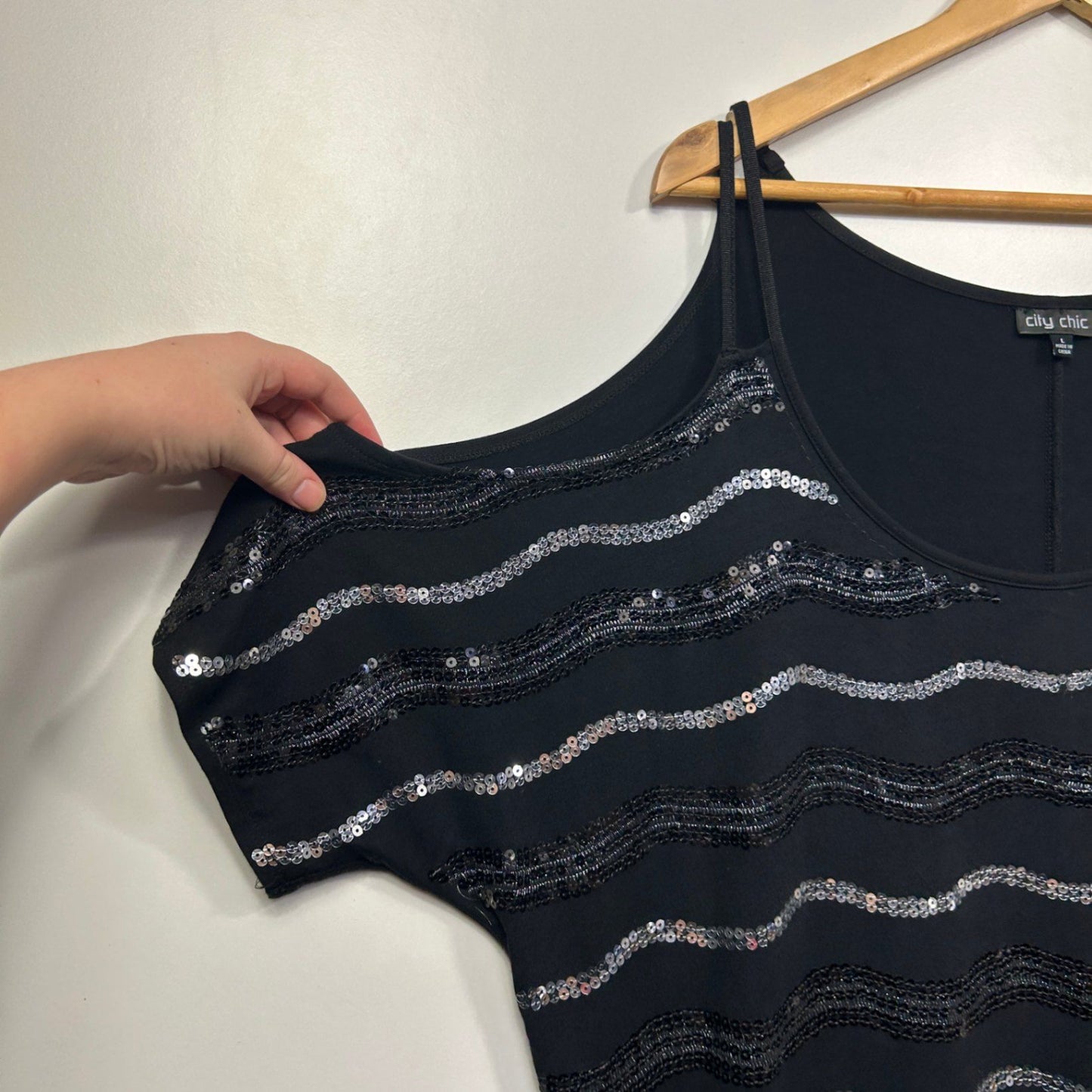 City Chic Womens Black Sequins Cold Shoulder Top Blouse Size 20