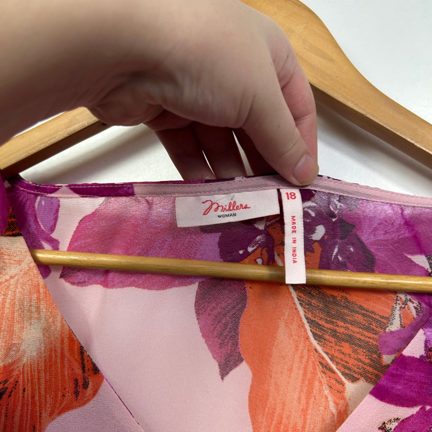 Millers Womens Pink Floral Short Sleeve V-neck Top Blouse Size 18