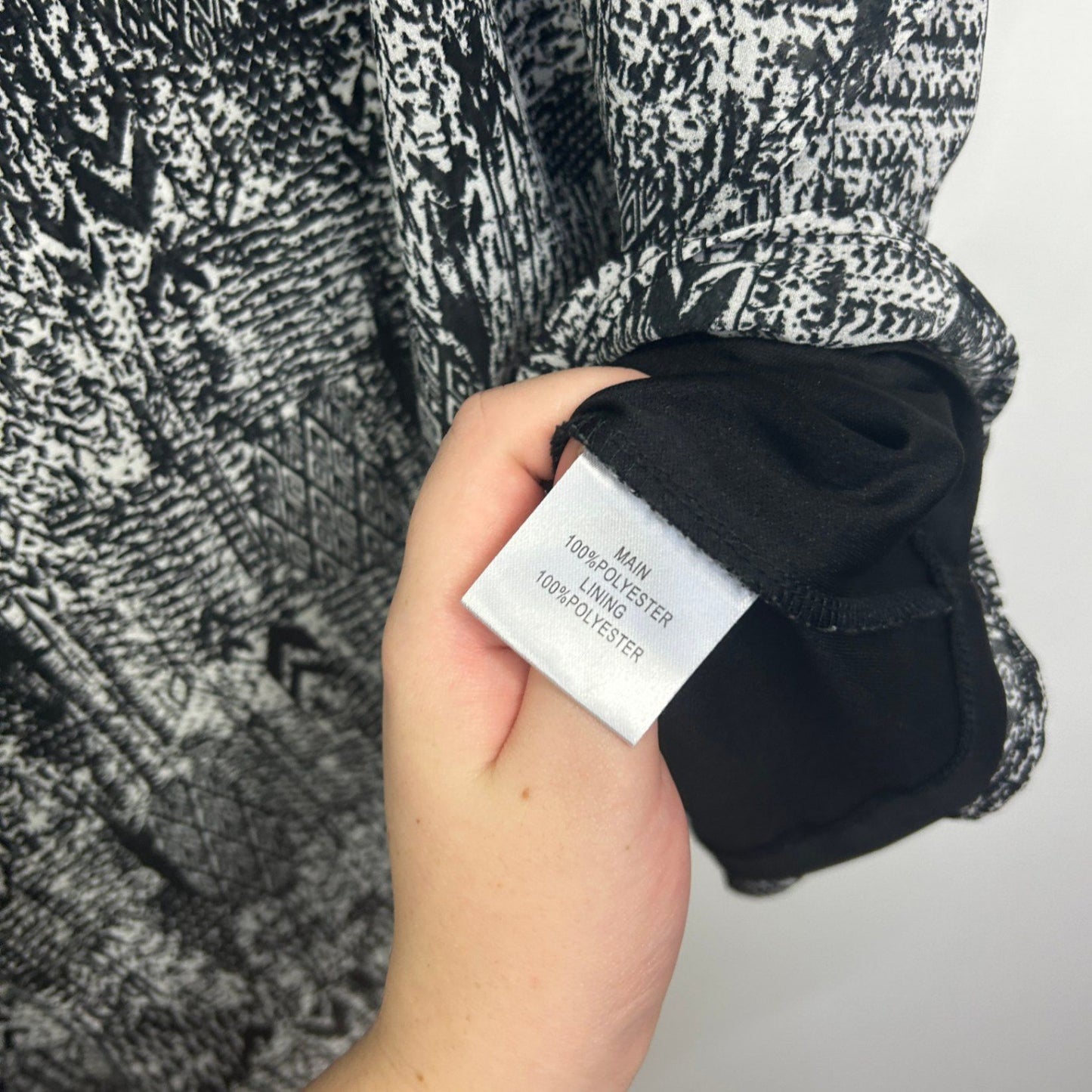 Autograph Black White Sleeveless Round Neck Top Blouse Size 18